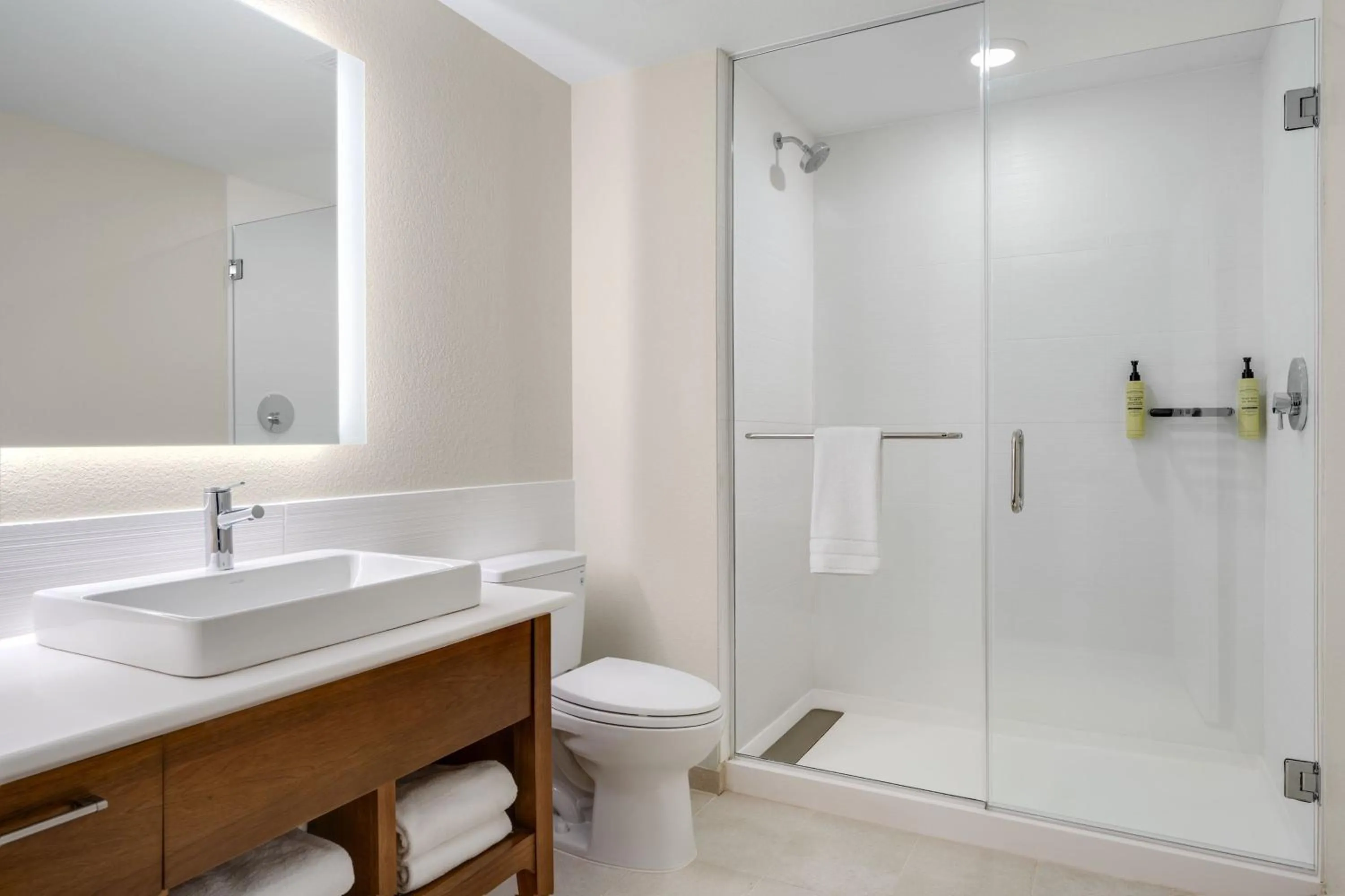 Photo of the whole room in Element Springfield South