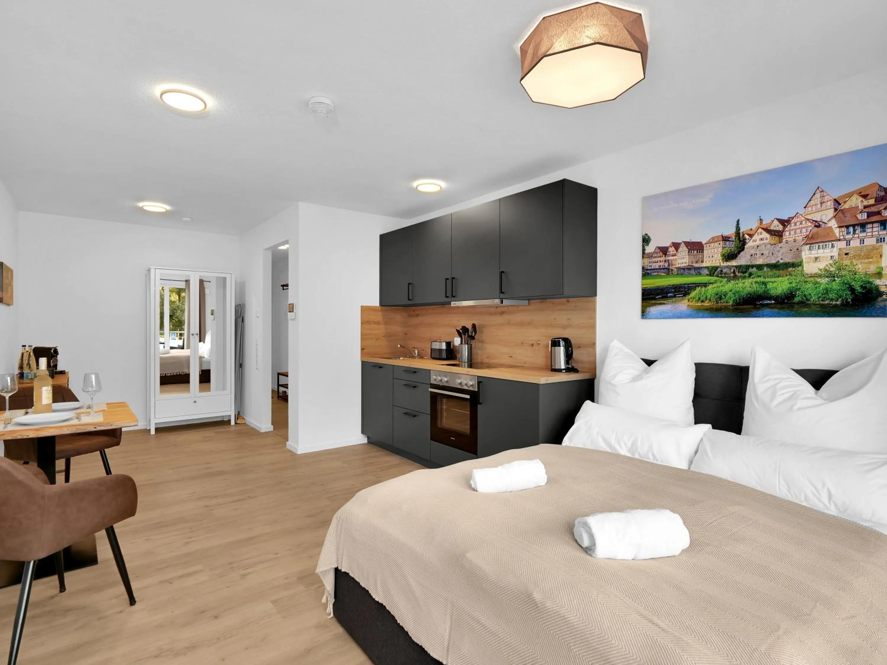 Kitchen or kitchenette, Bed in INhome Studio Apartment - Küche - Parken - TV