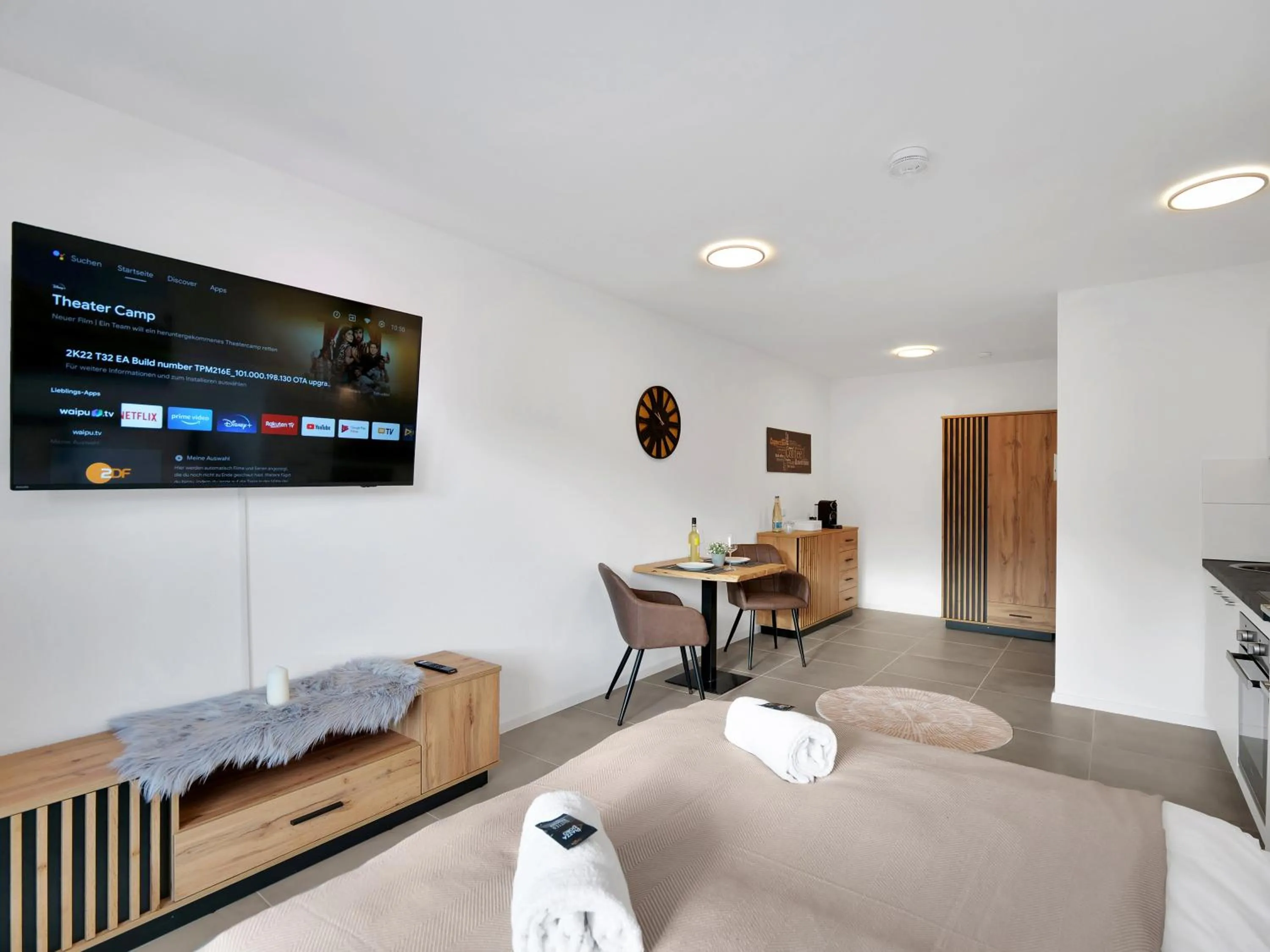 TV and multimedia in INhome Studio Apartment - Küche - Parken - TV