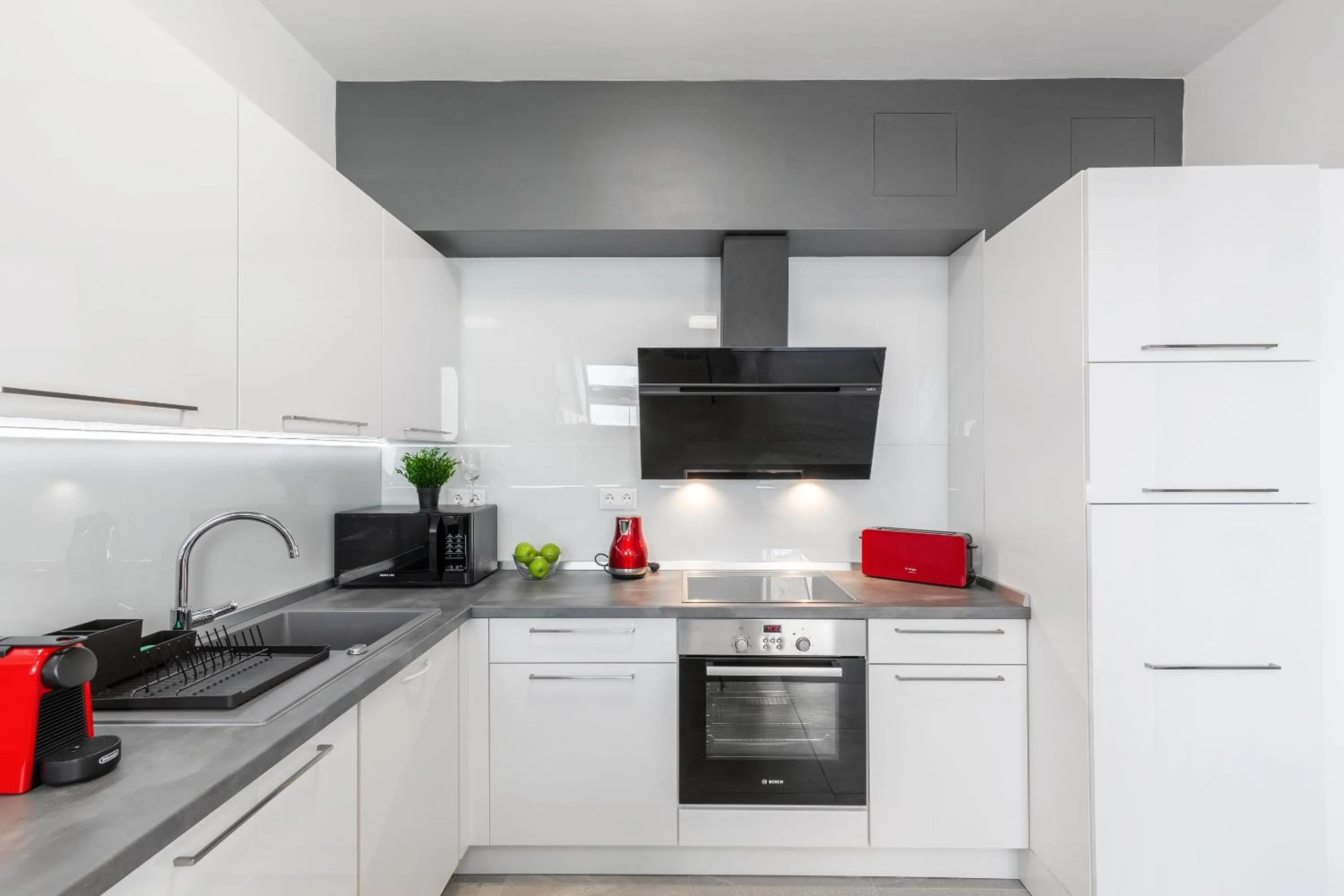 Coffee/tea facilities in Chill 'N' Joy Boutique suites