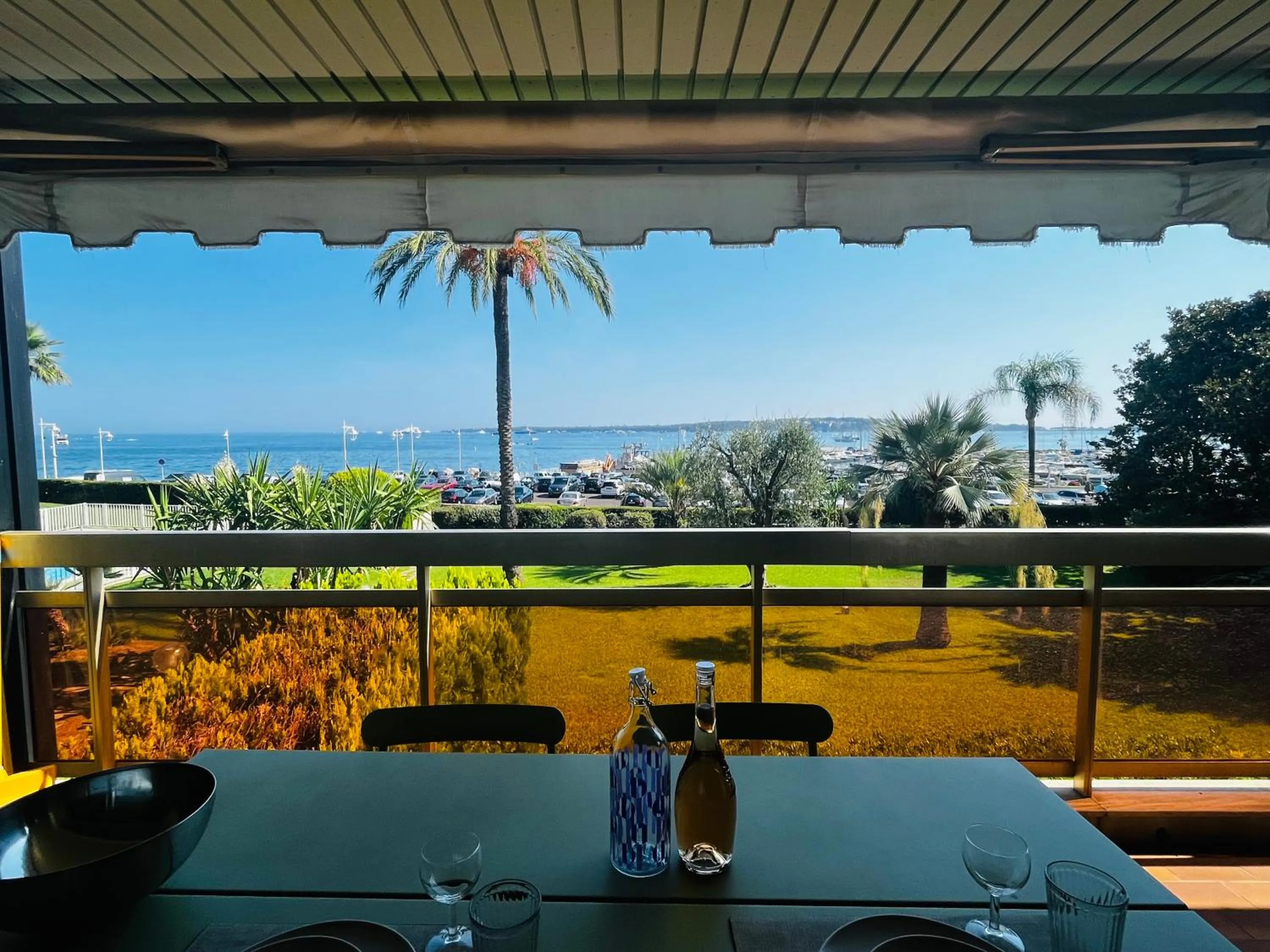 Les yeux dans le bleu, Cannes Vue mer