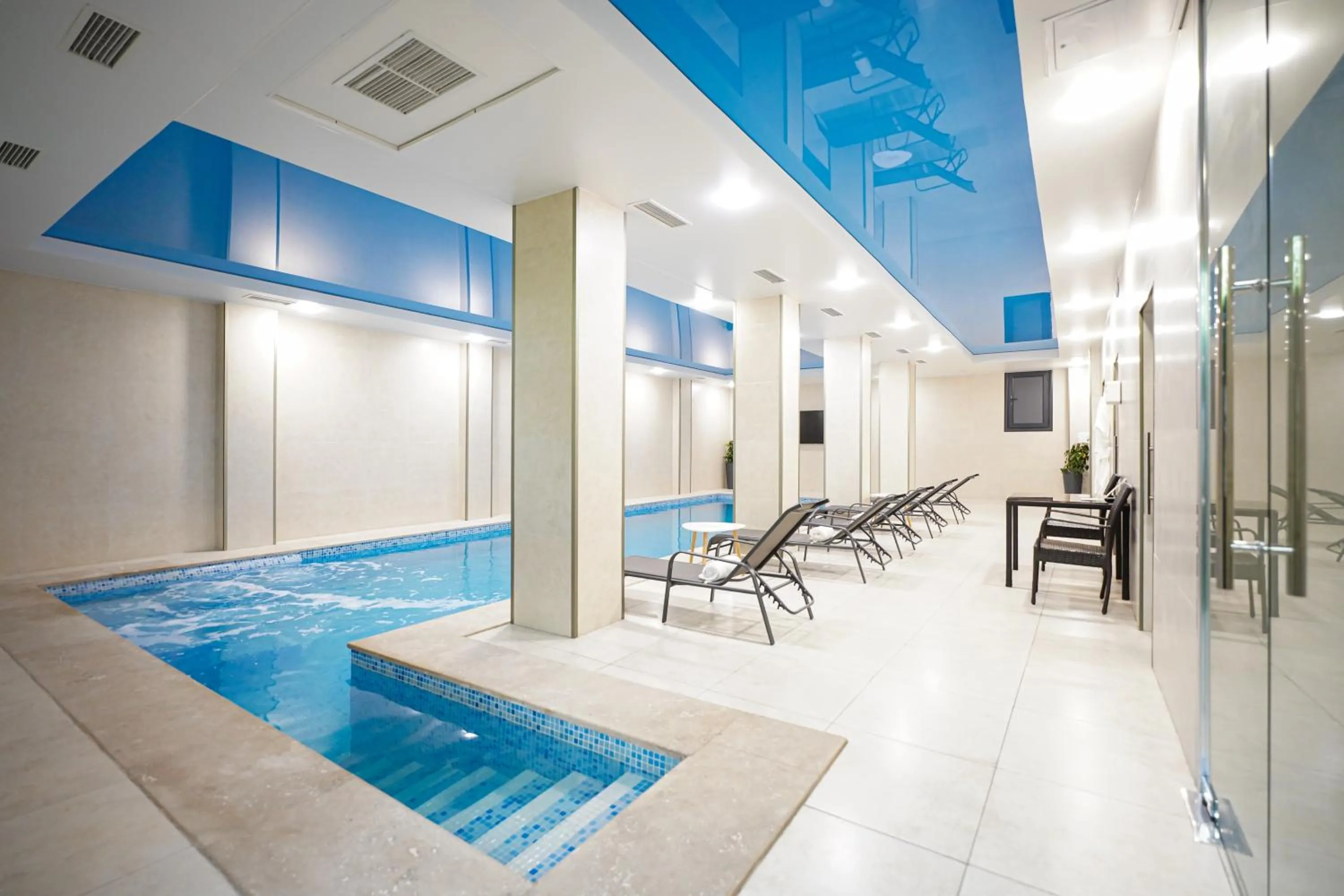 Pool view in Felinger Concept Hotel