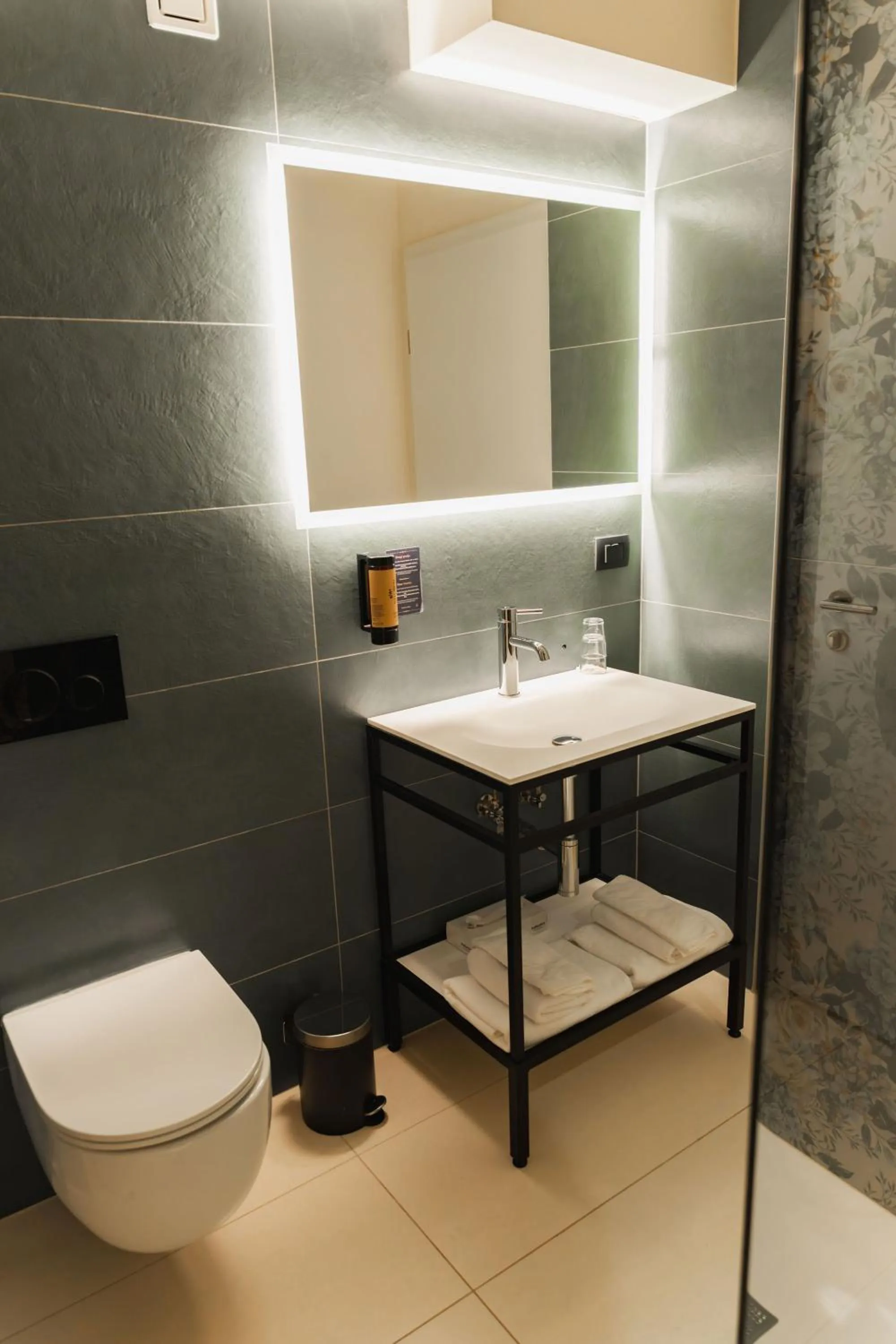 Toilet in Hotel Lonca