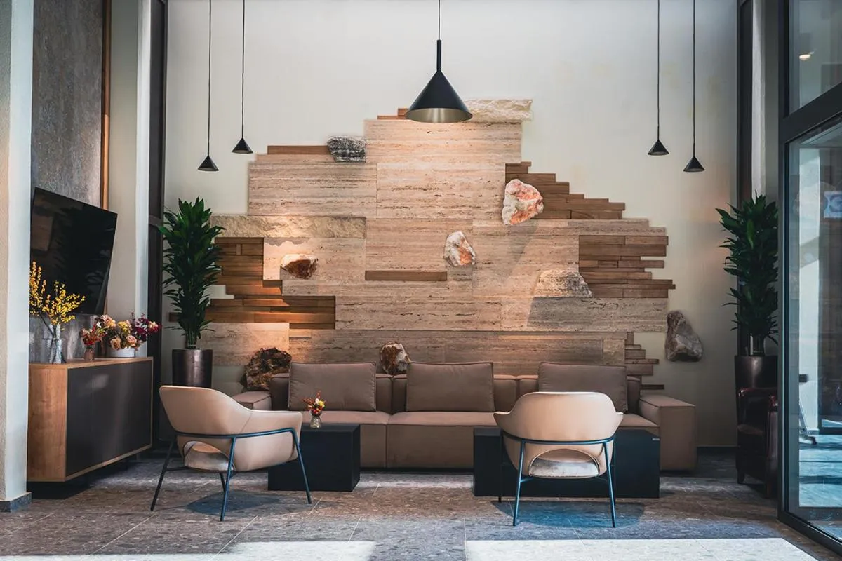 Communal lounge/ TV room in Hotel Lonca