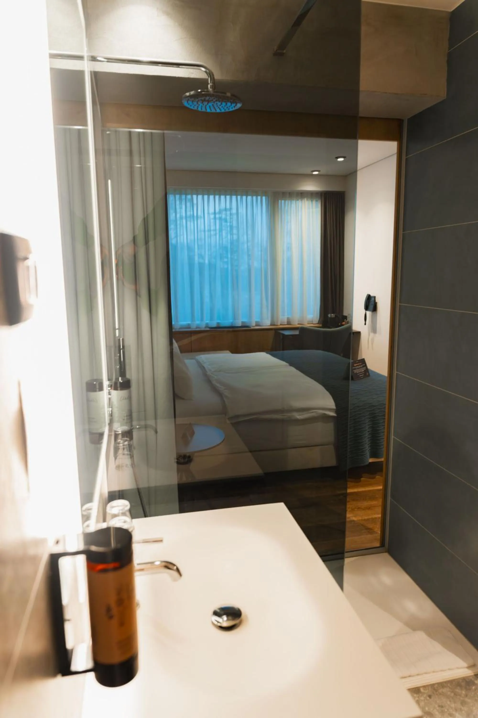 Shower, Bed in Hotel Lonca