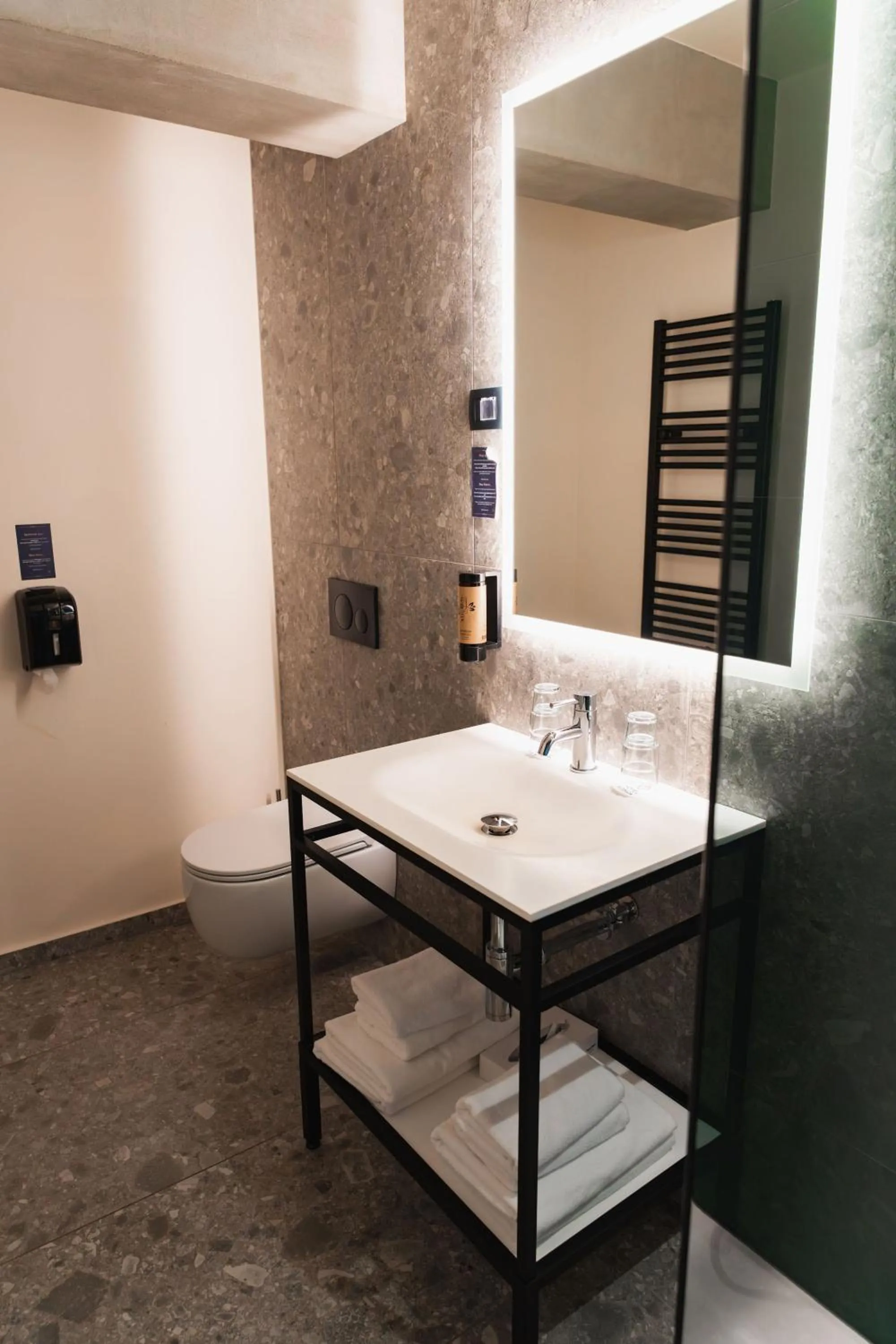 Toilet in Hotel Lonca