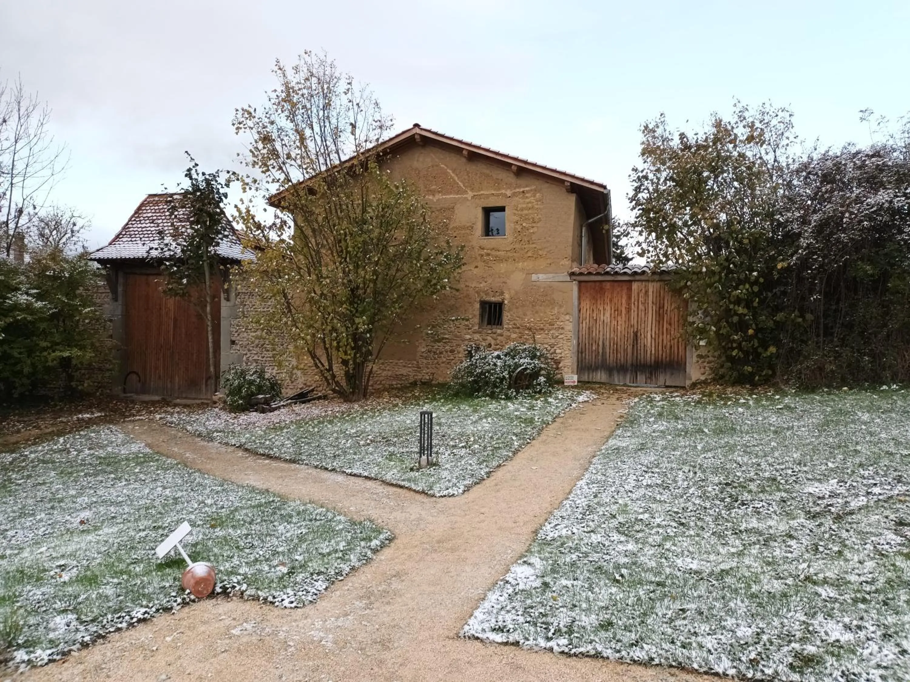 Facade/entrance in La ferme de Berlioz