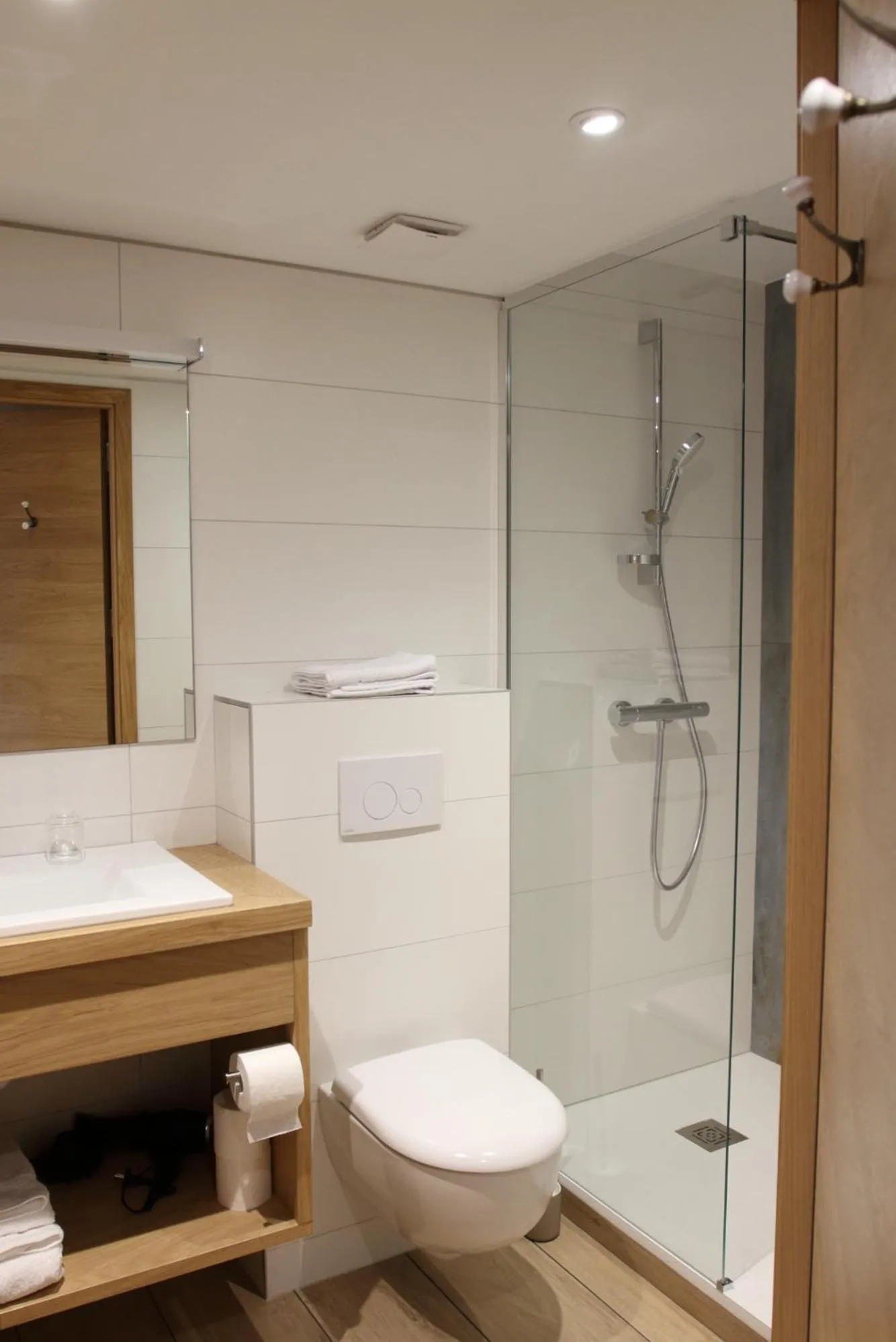 Shower in La ferme de Berlioz