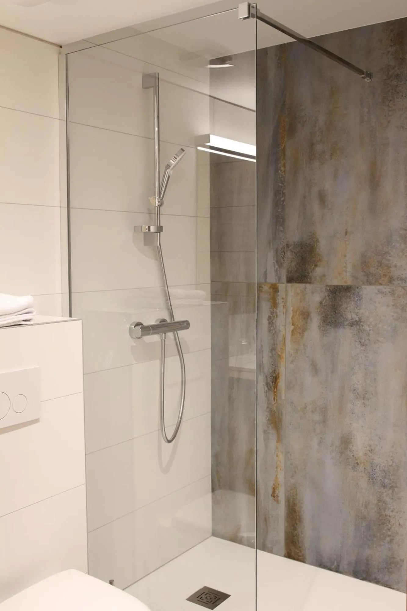 Shower in La ferme de Berlioz