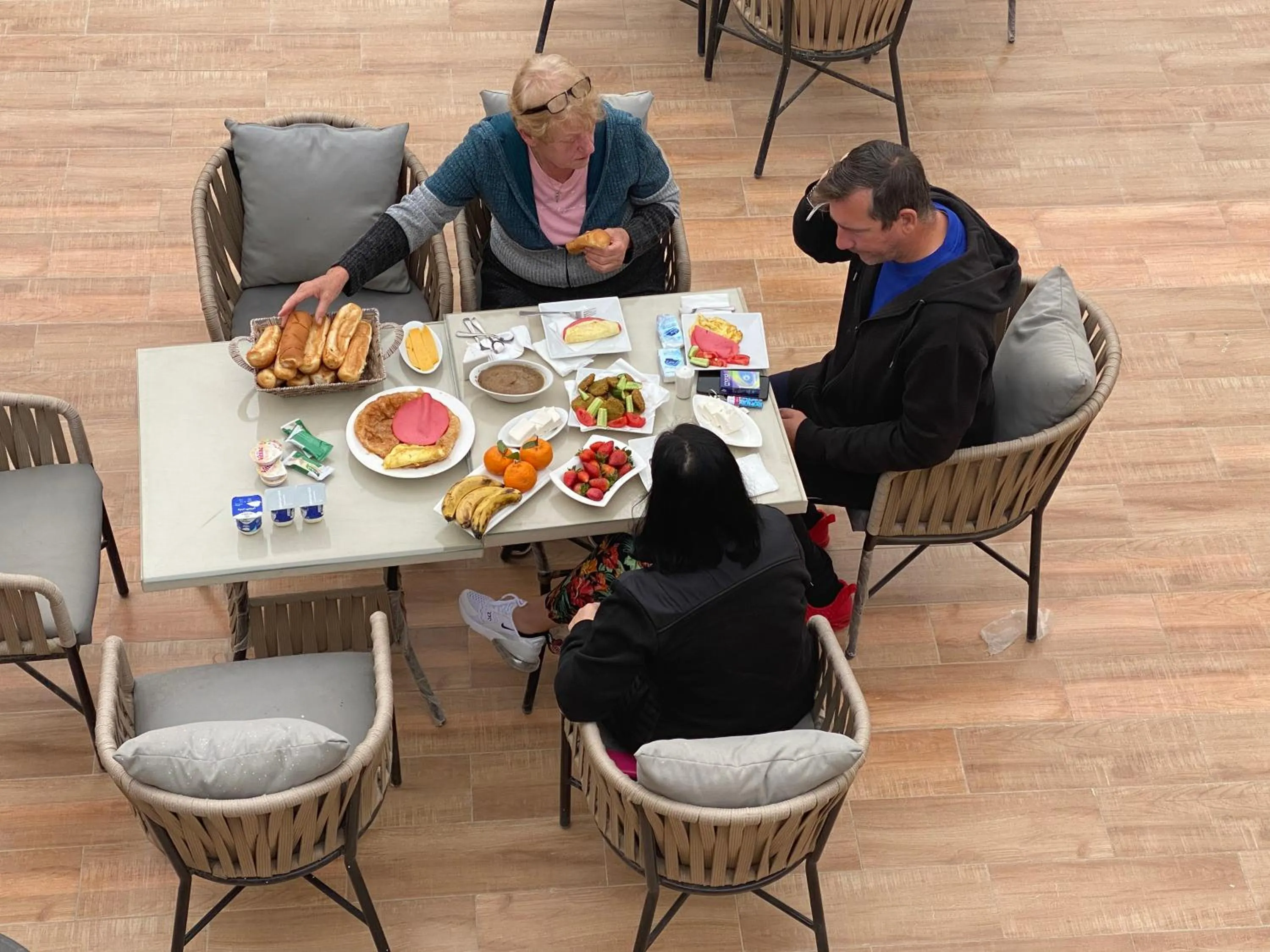 Restaurant/places to eat in GEM view BOUTIQUE