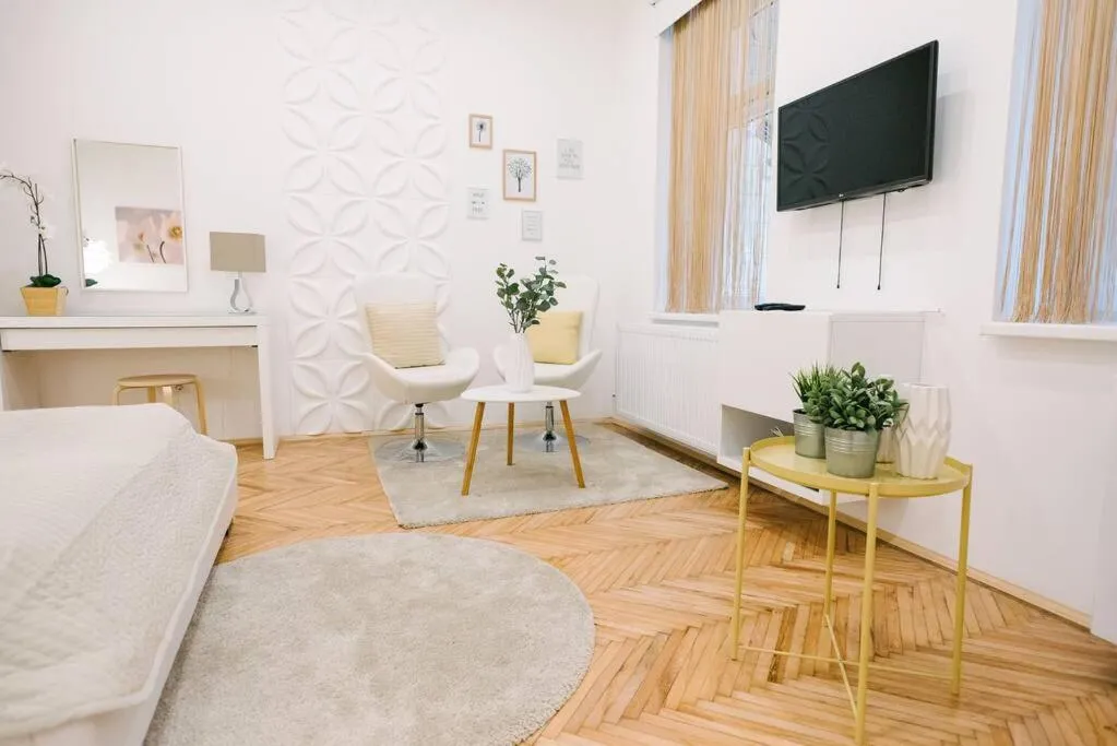TV and multimedia in Stylish Apartment at Parliament