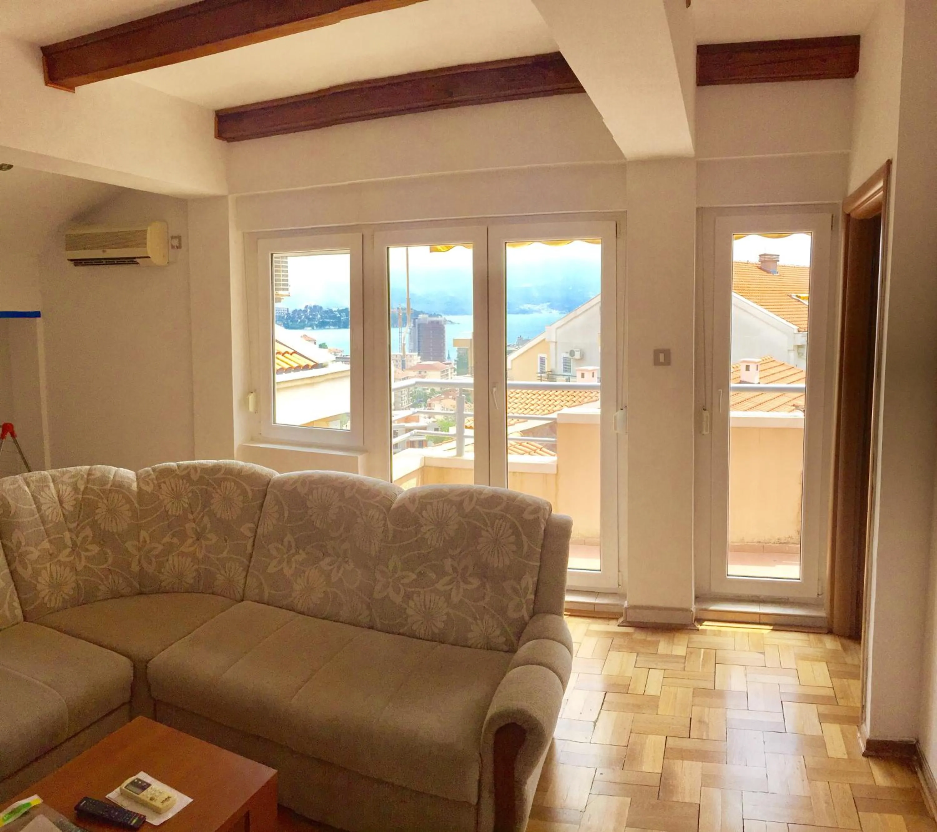 Communal lounge/ TV room in Apartman Bravo Budva