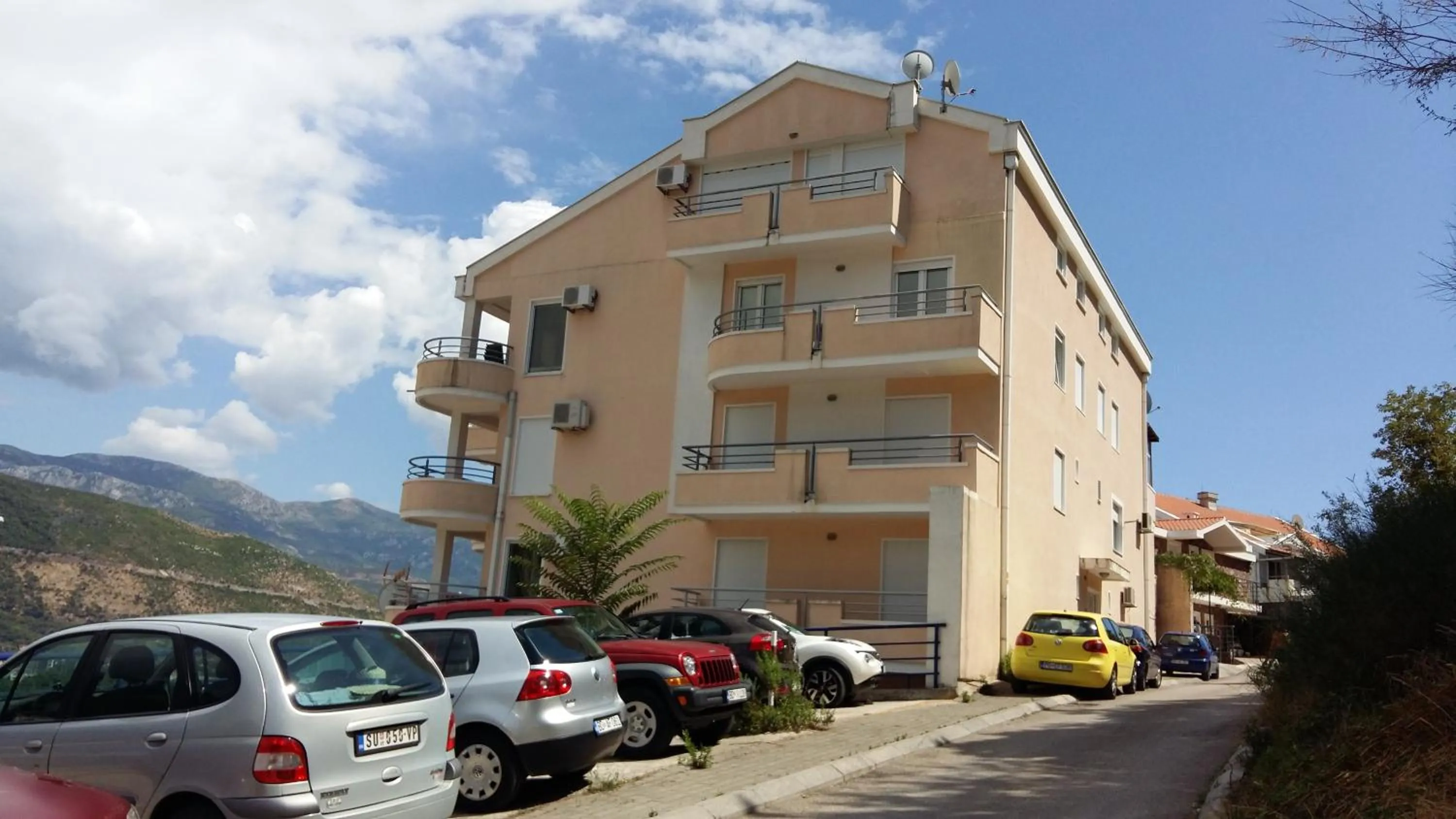 Property building in Apartman Bravo Budva