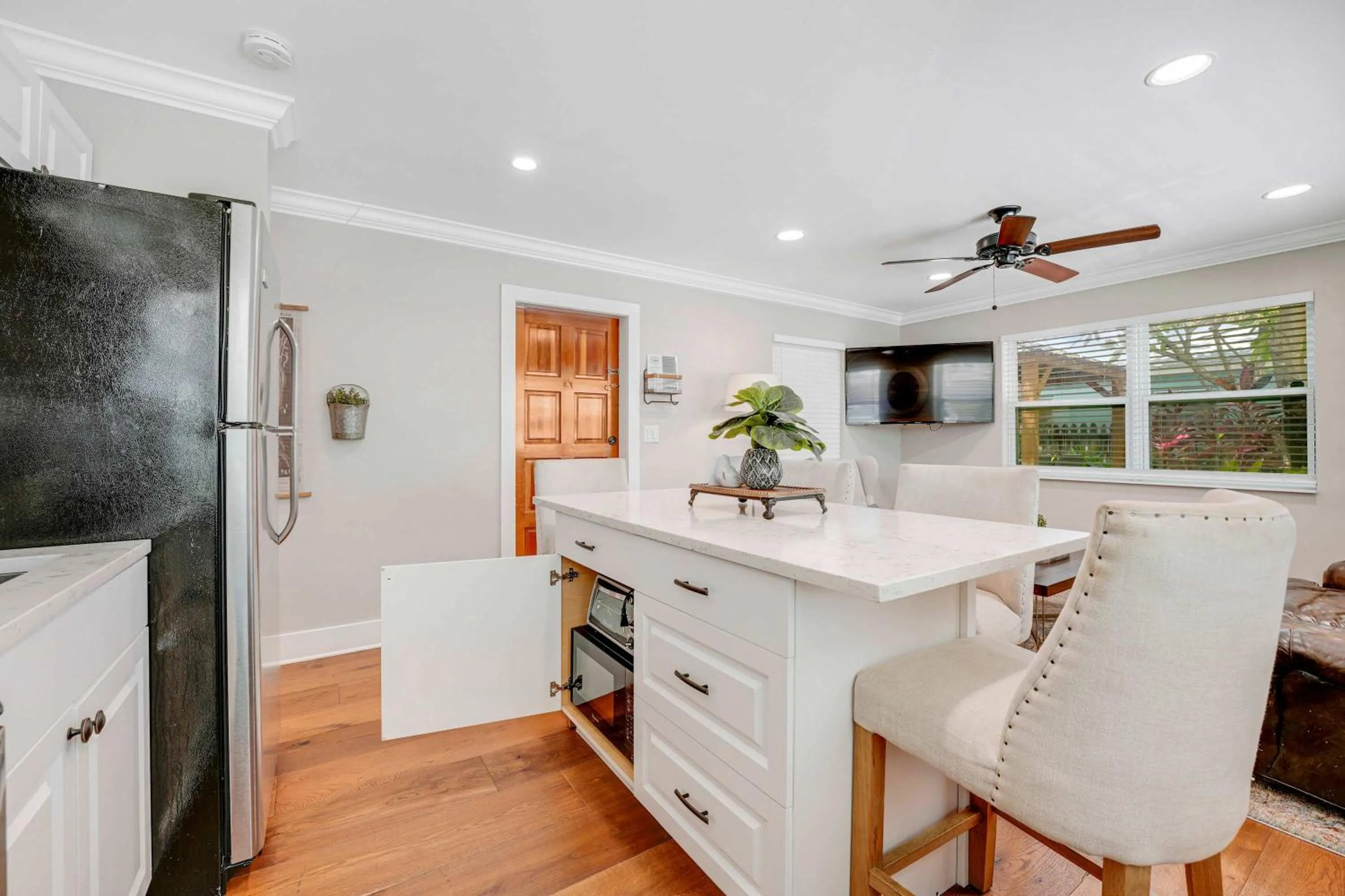 Remodeled Downtown Apartment #1