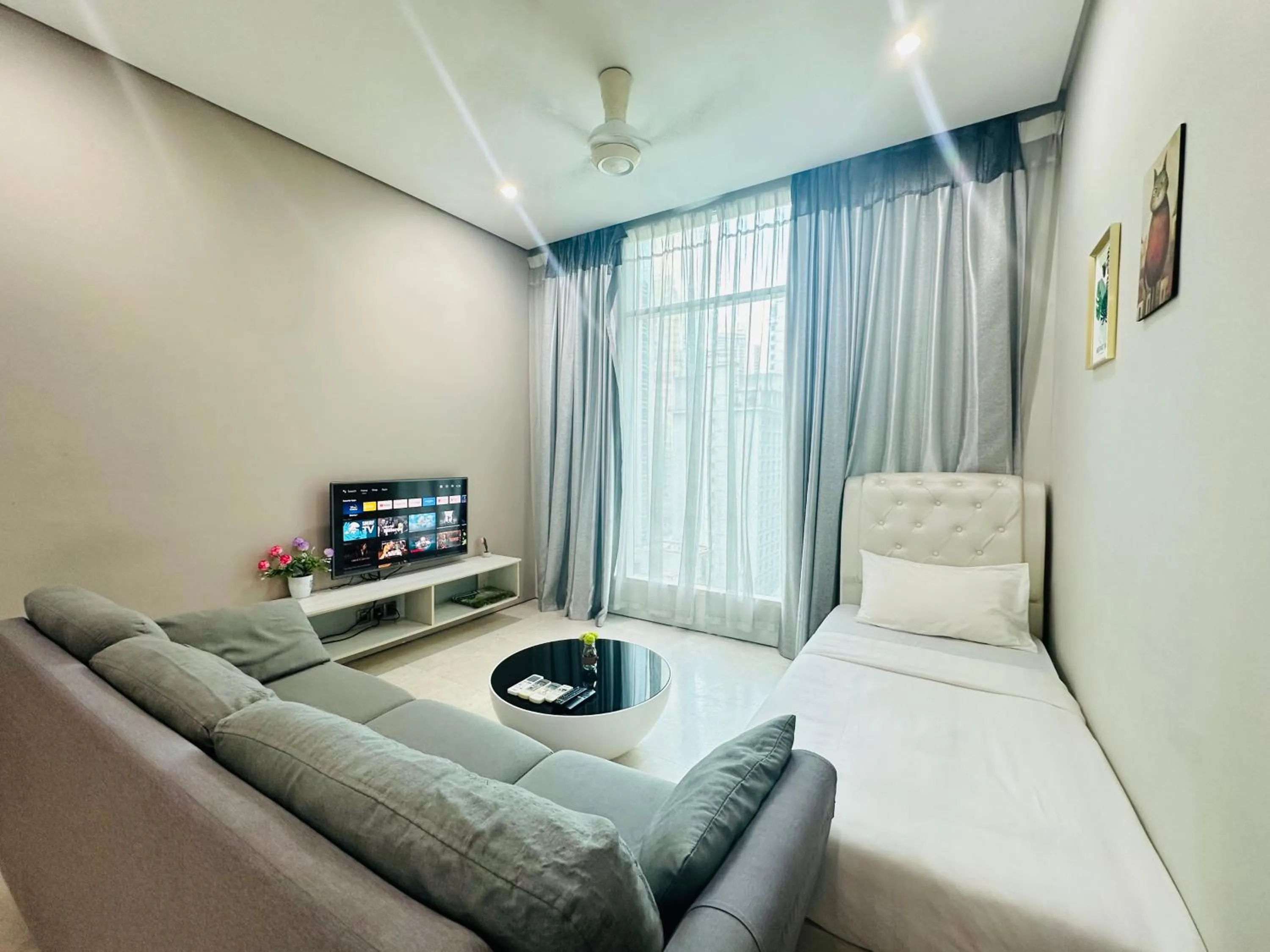 Communal lounge/ TV room, Bed in Soho Suites KLCC By Grand Suites KL