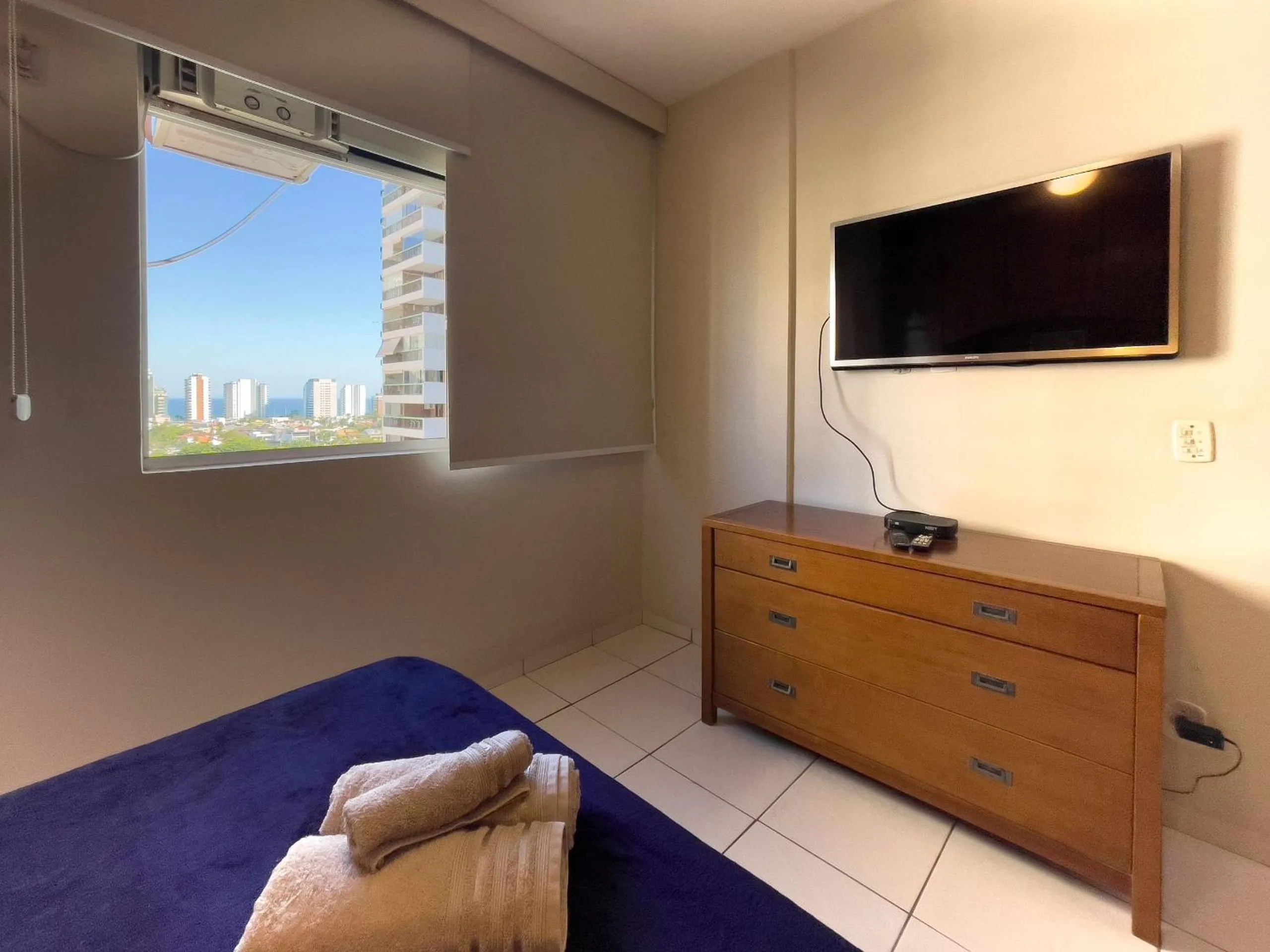 Photo of the whole room, Bed in Descubra o Paraíso na Barra, Tudo ao Seu Alcance