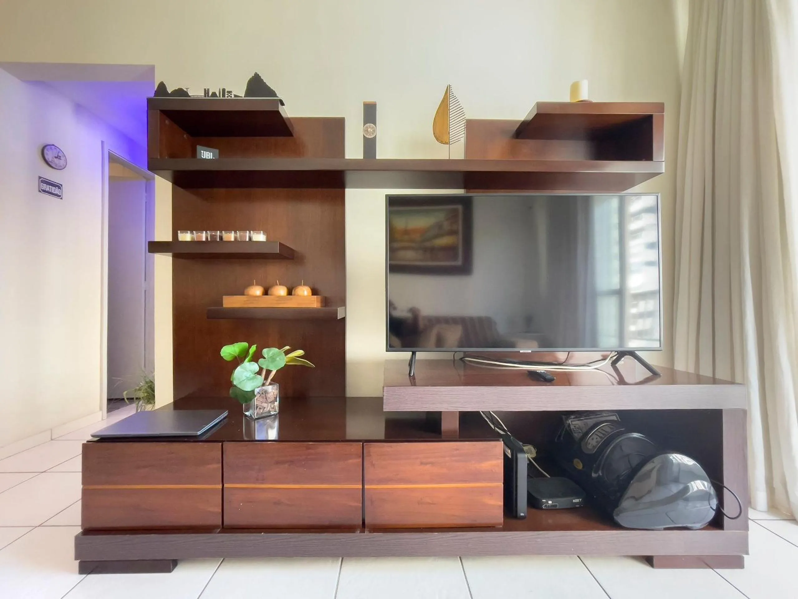 Communal lounge/ TV room in Descubra o Paraíso na Barra, Tudo ao Seu Alcance