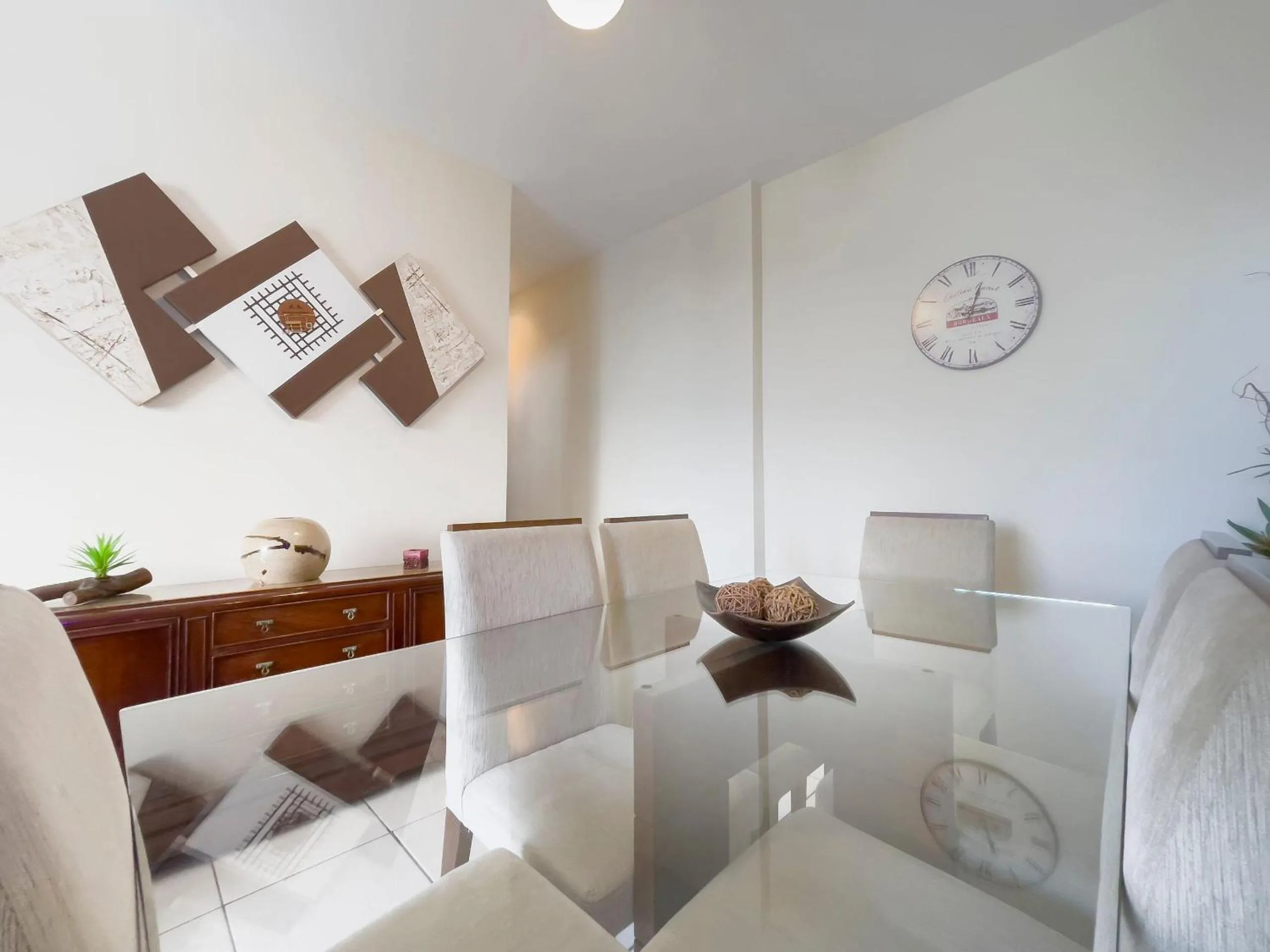 Communal lounge/ TV room in Descubra o Paraíso na Barra, Tudo ao Seu Alcance