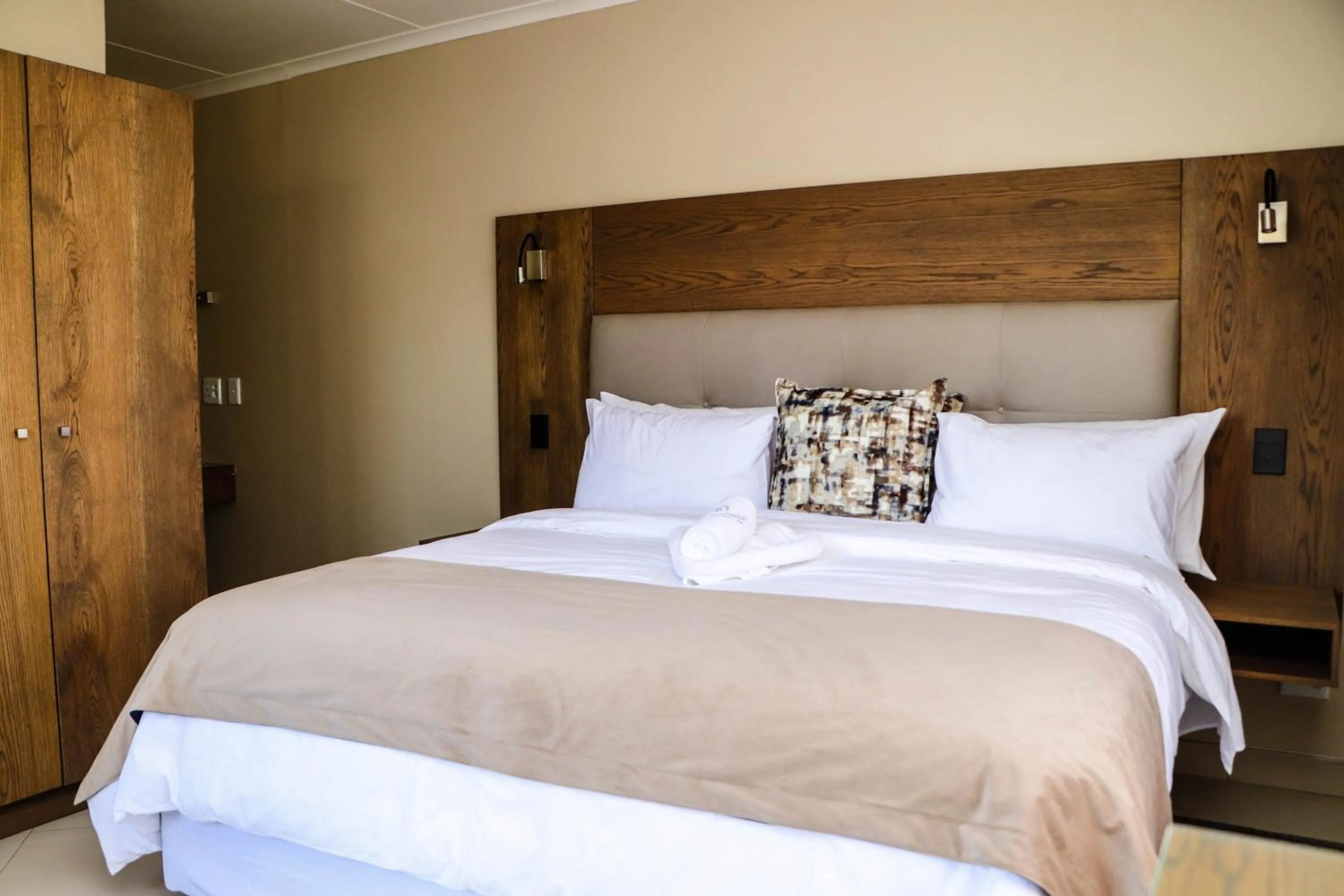Bedroom, Bed in Windhoek Gardens Boutique Hotel