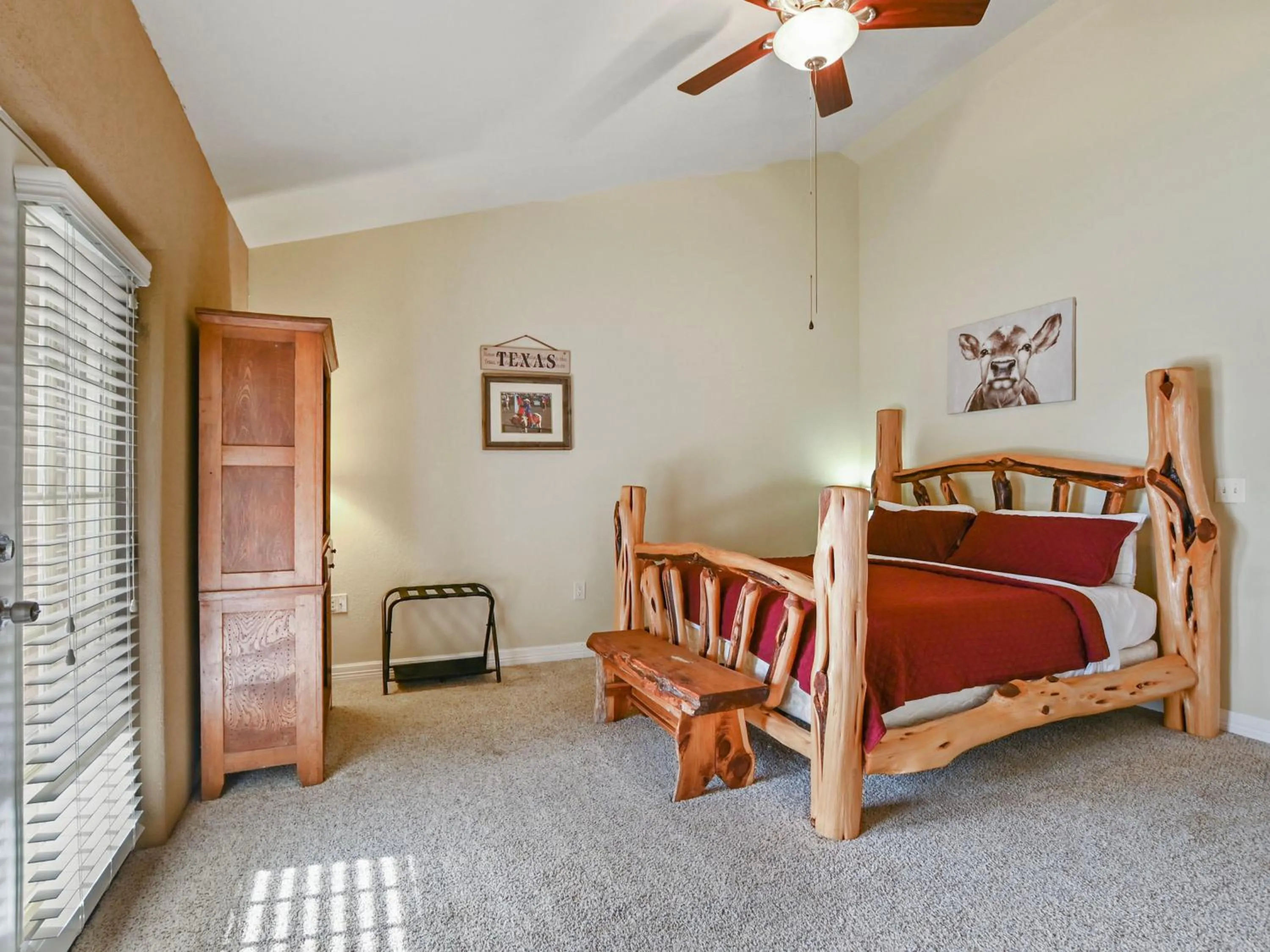 Bed in Canyon Lake Condos at Stillwater Ranch