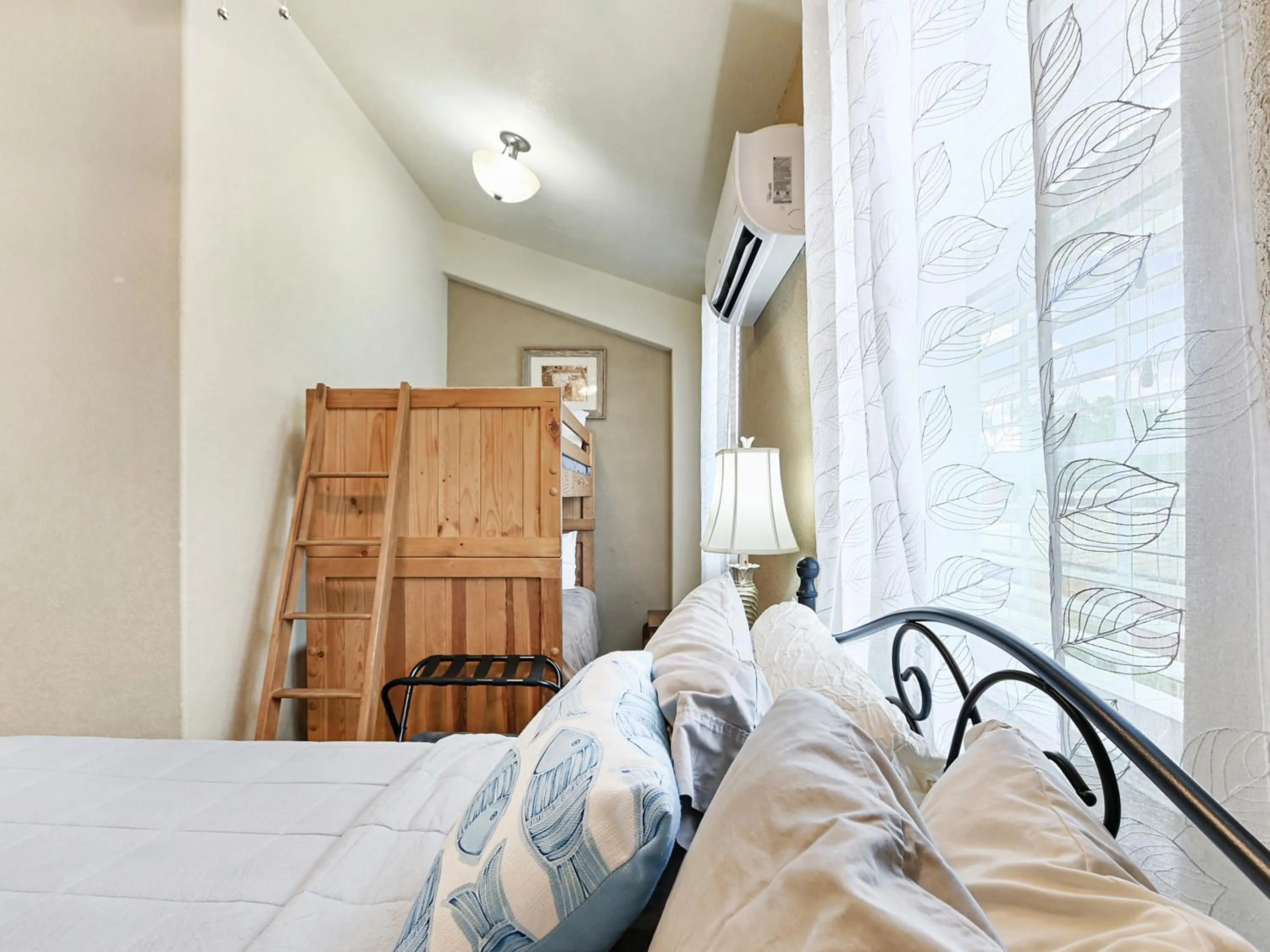 Bed in Canyon Lake Condos at Stillwater Ranch