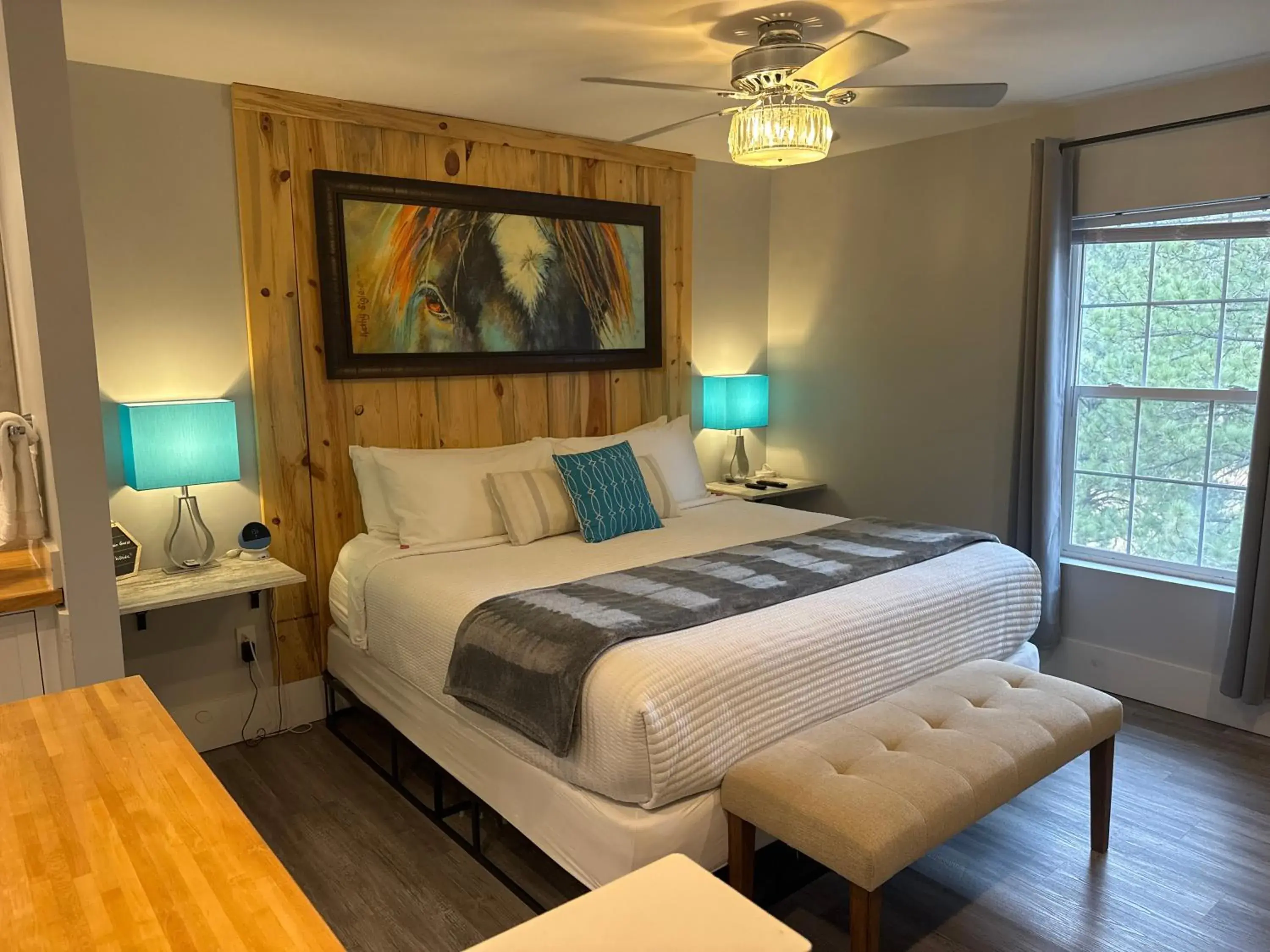 King Suite in Eagle’s Landing Lodge King Suite in Eagle’s Landing Lodge