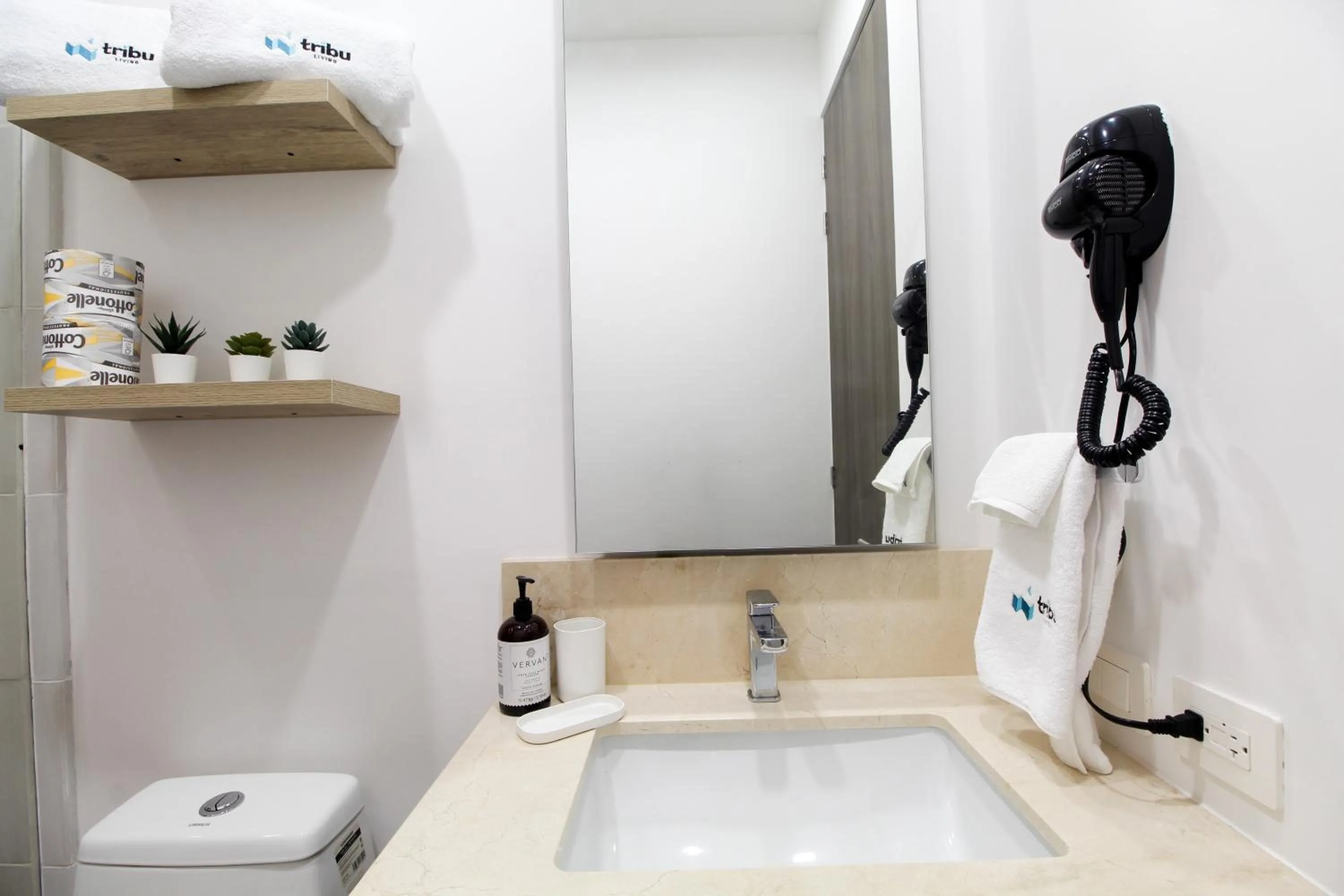 Shower in Tribu Chapultepec 67