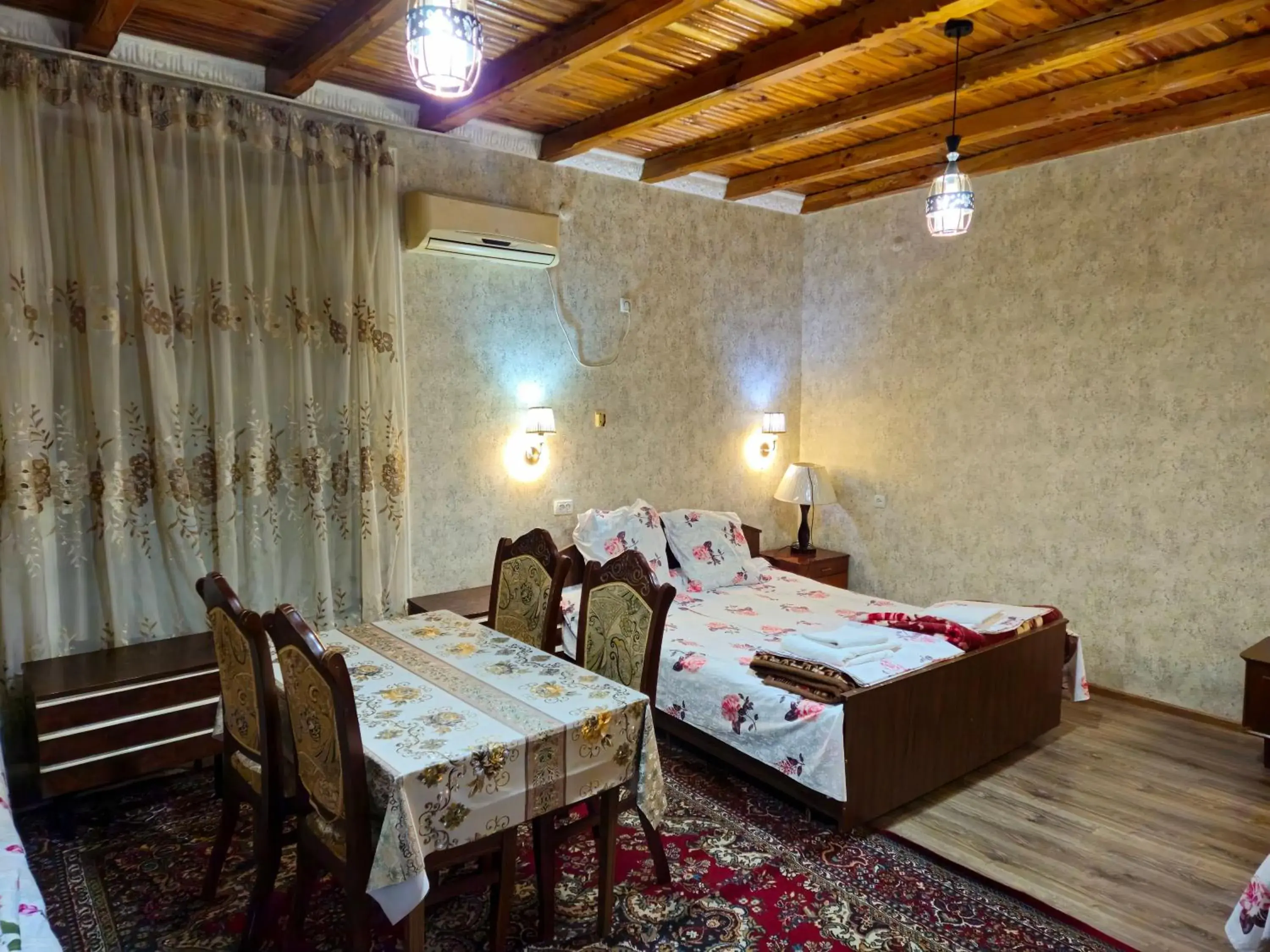 Quadruple Room with Bathroom in B&B Bahodir Quadruple Room with Bathroom in B&B Bahodir