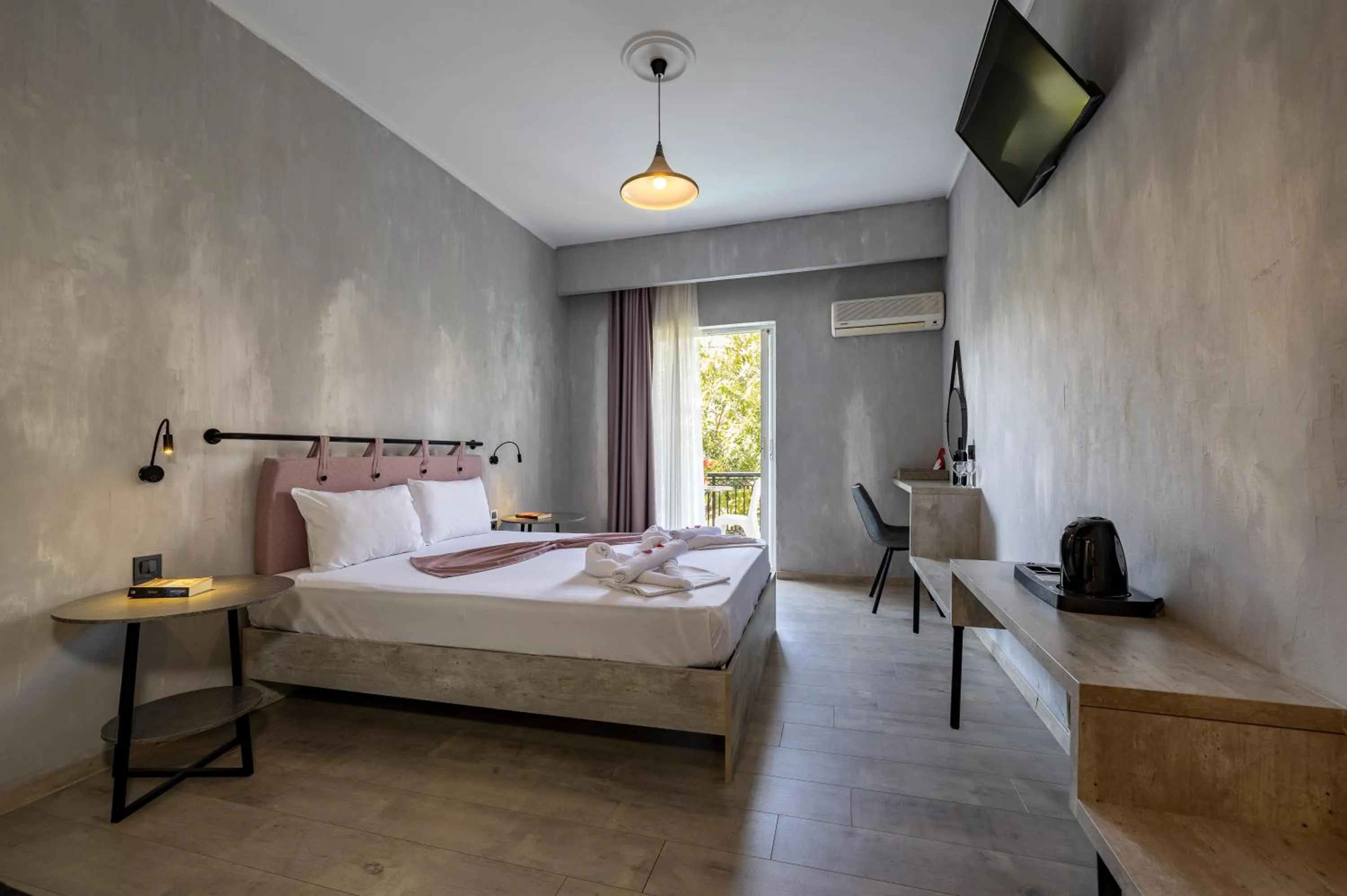 Bedroom in California Beach Hotel - Adults Only