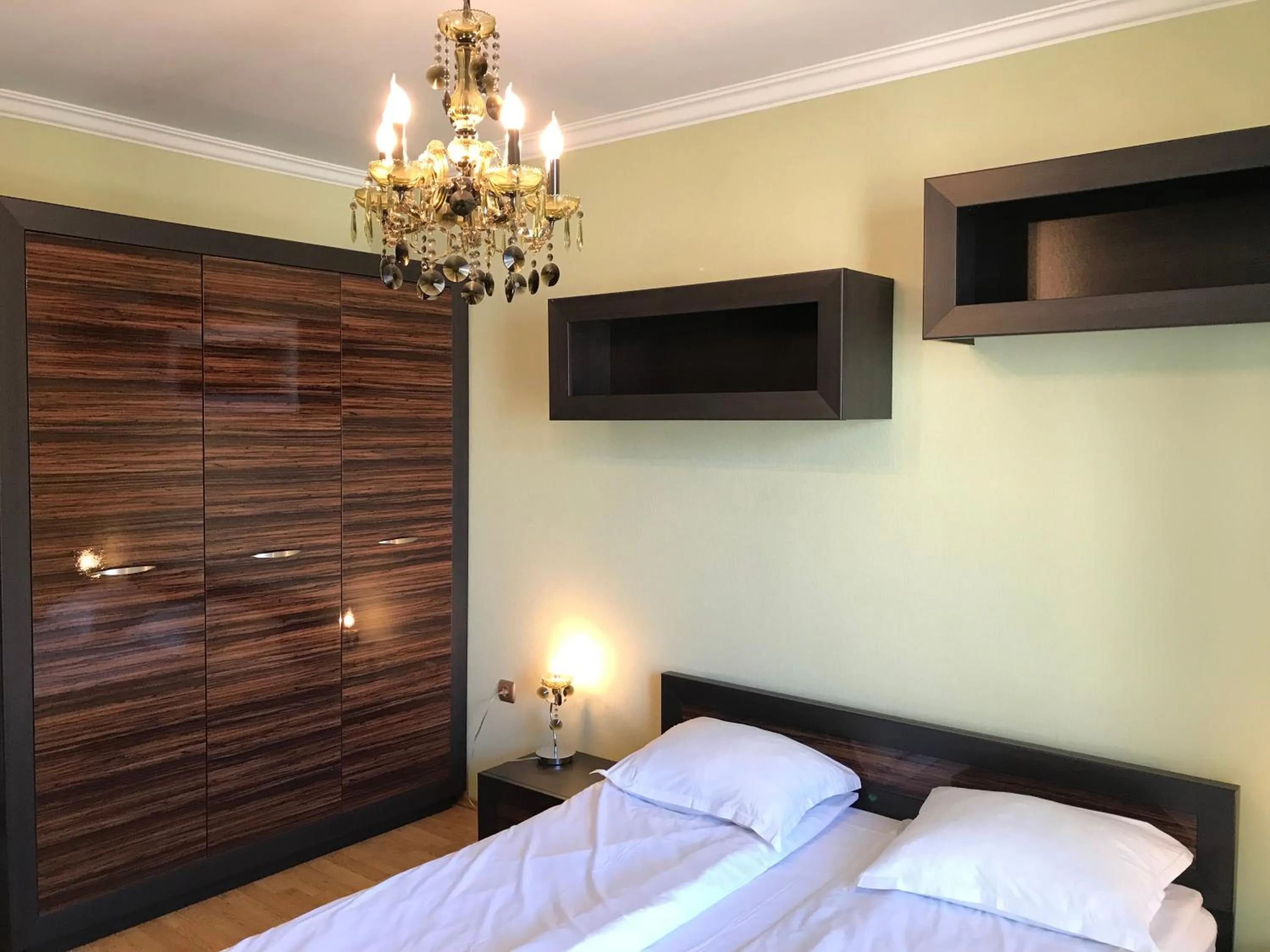 Bed in ApartComplex Splendid