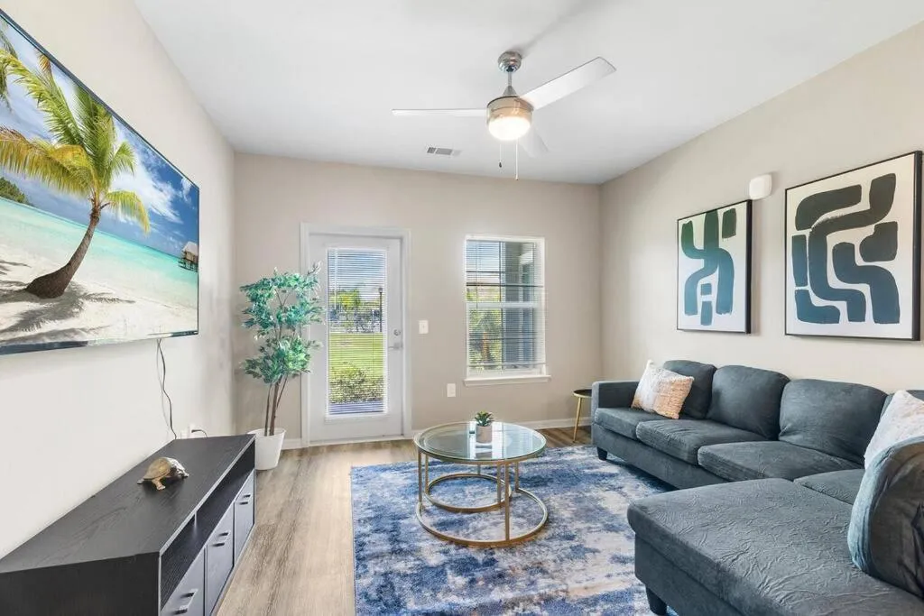 Luxe 1BR/1BA: Dive, Rest, Explore. Book Now!