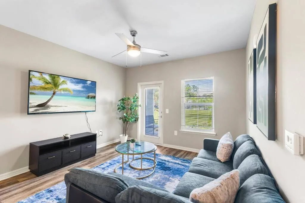 Luxe 1BR/1BA: Dive, Rest, Explore. Book Now!