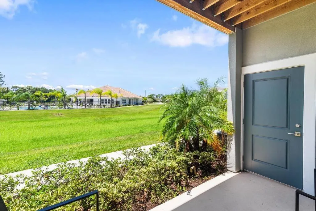 Luxe 1BR/1BA: Dive, Rest, Explore. Book Now!