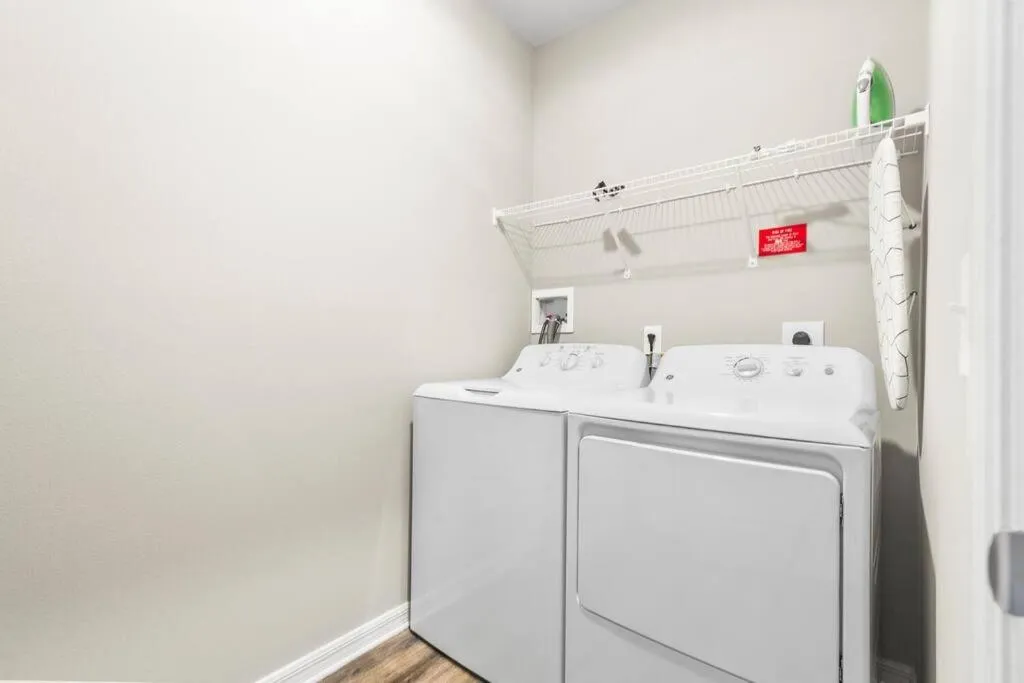 Luxe 1BR/1BA: Dive, Rest, Explore. Book Now!