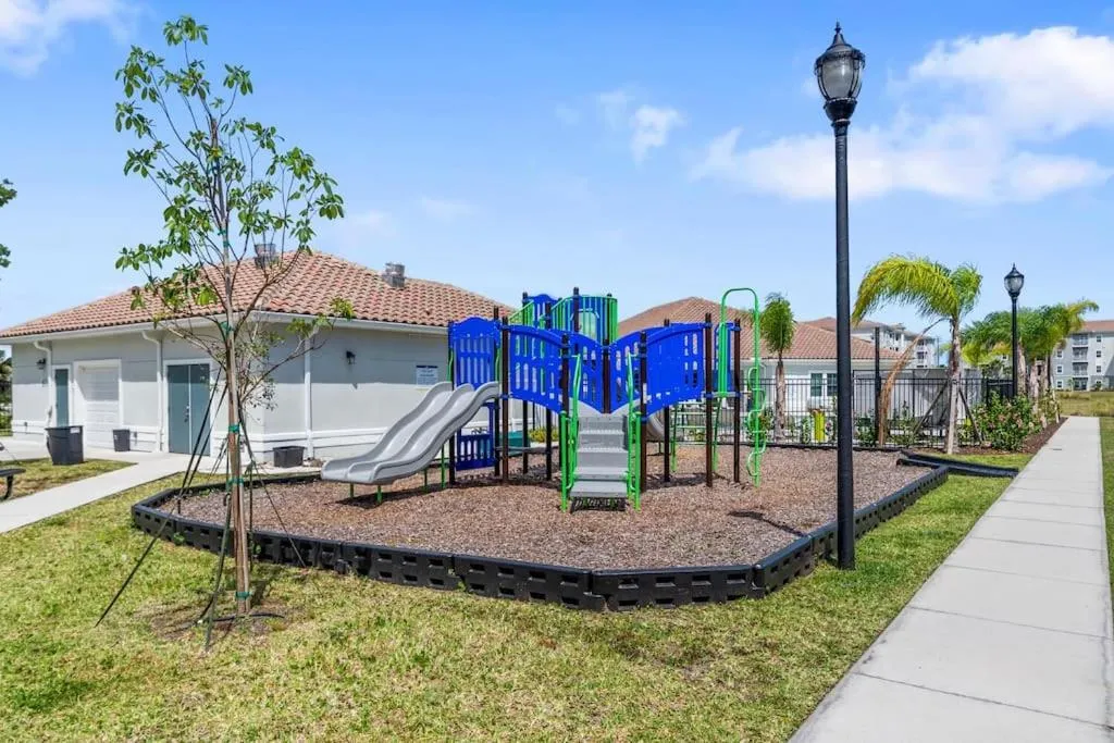 Luxe 1BR/1BA: Dive, Rest, Explore. Book Now!