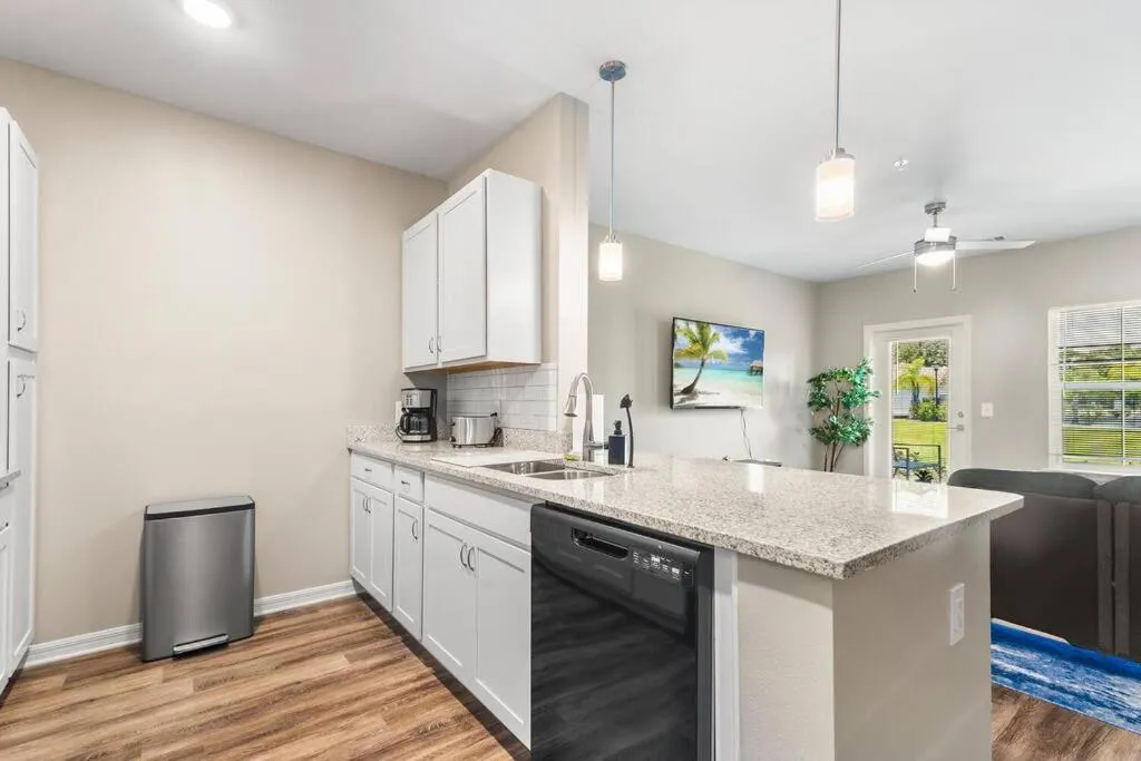 Luxe 1BR/1BA: Dive, Rest, Explore. Book Now!