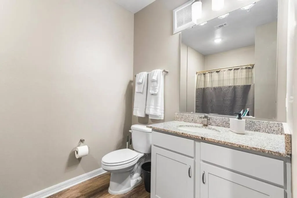 Luxe 1BR/1BA: Dive, Rest, Explore. Book Now!