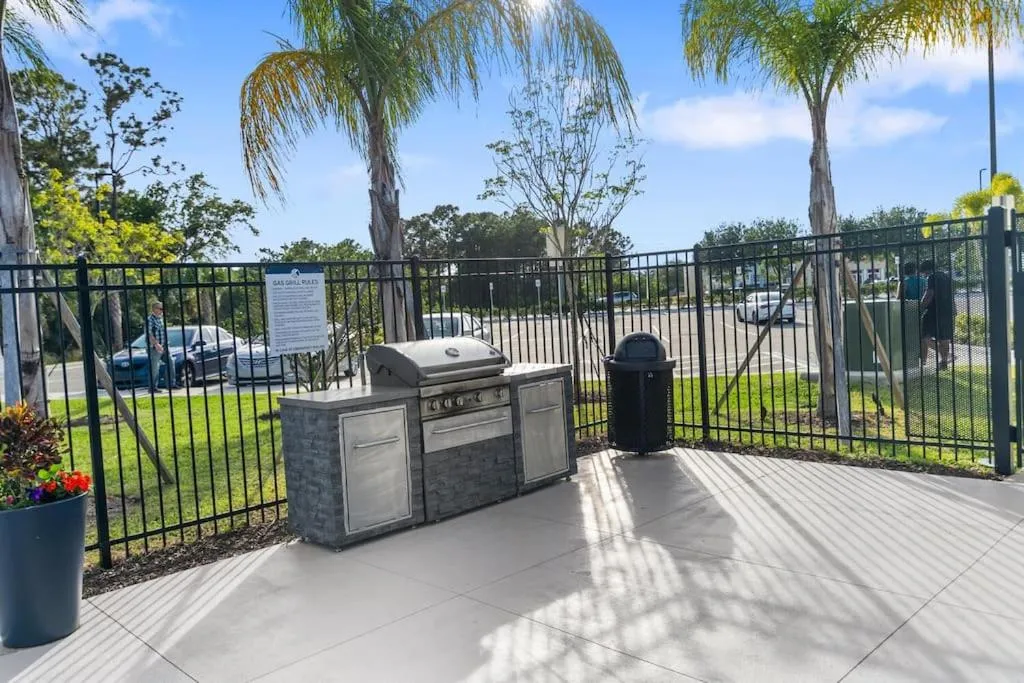 Luxe 1BR/1BA: Dive, Rest, Explore. Book Now!