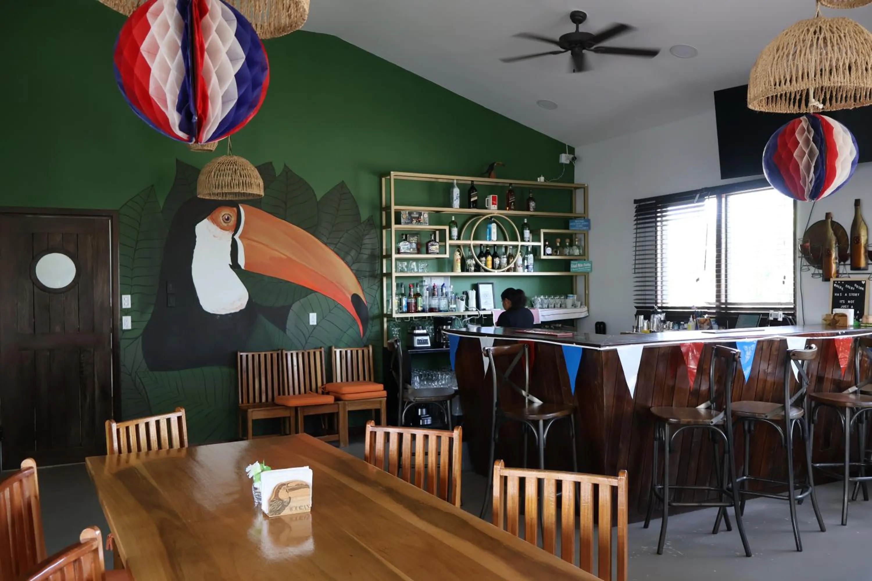 Lounge or bar in The Toucan Inn