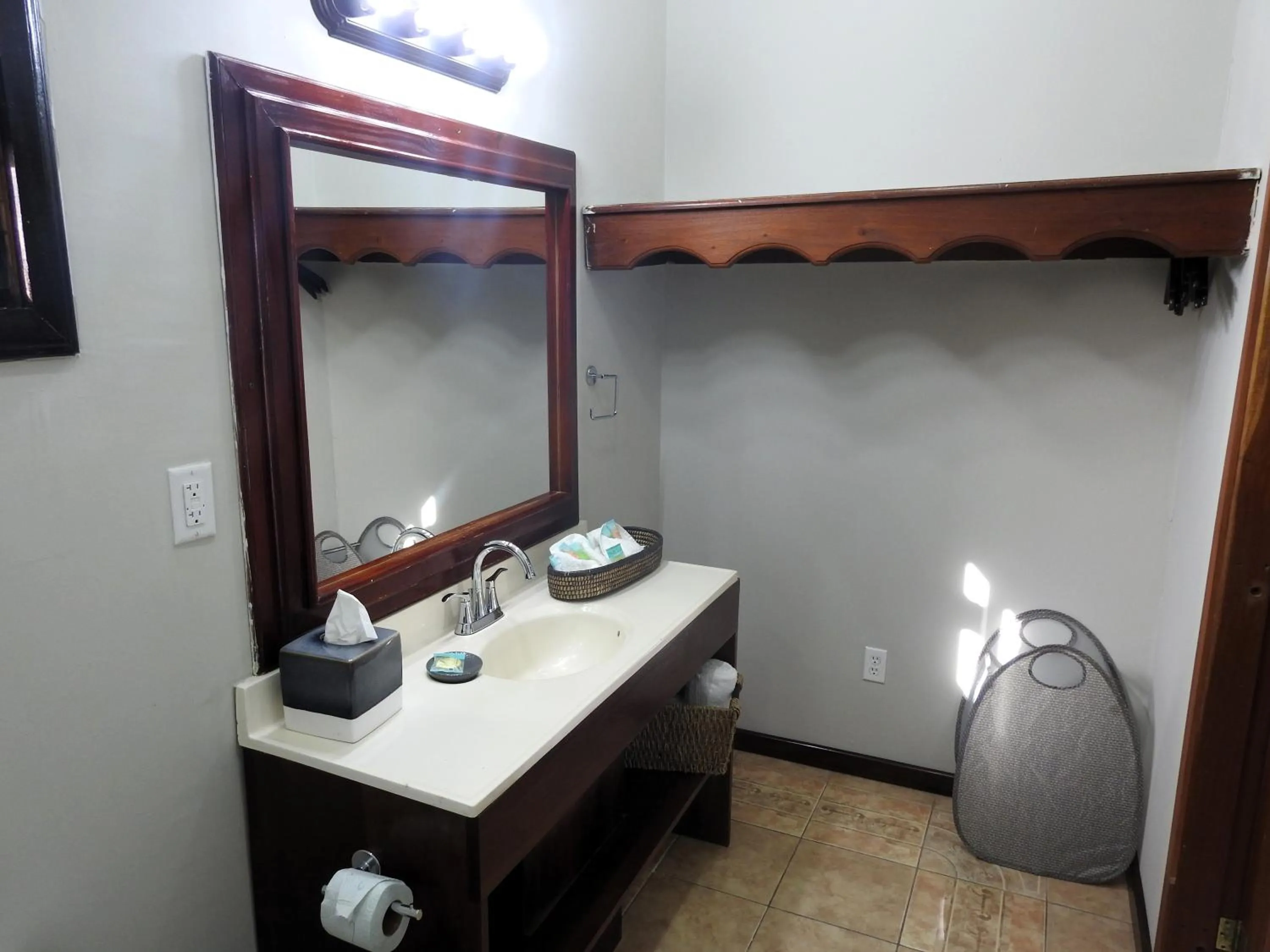 Bathroom in The Toucan Inn