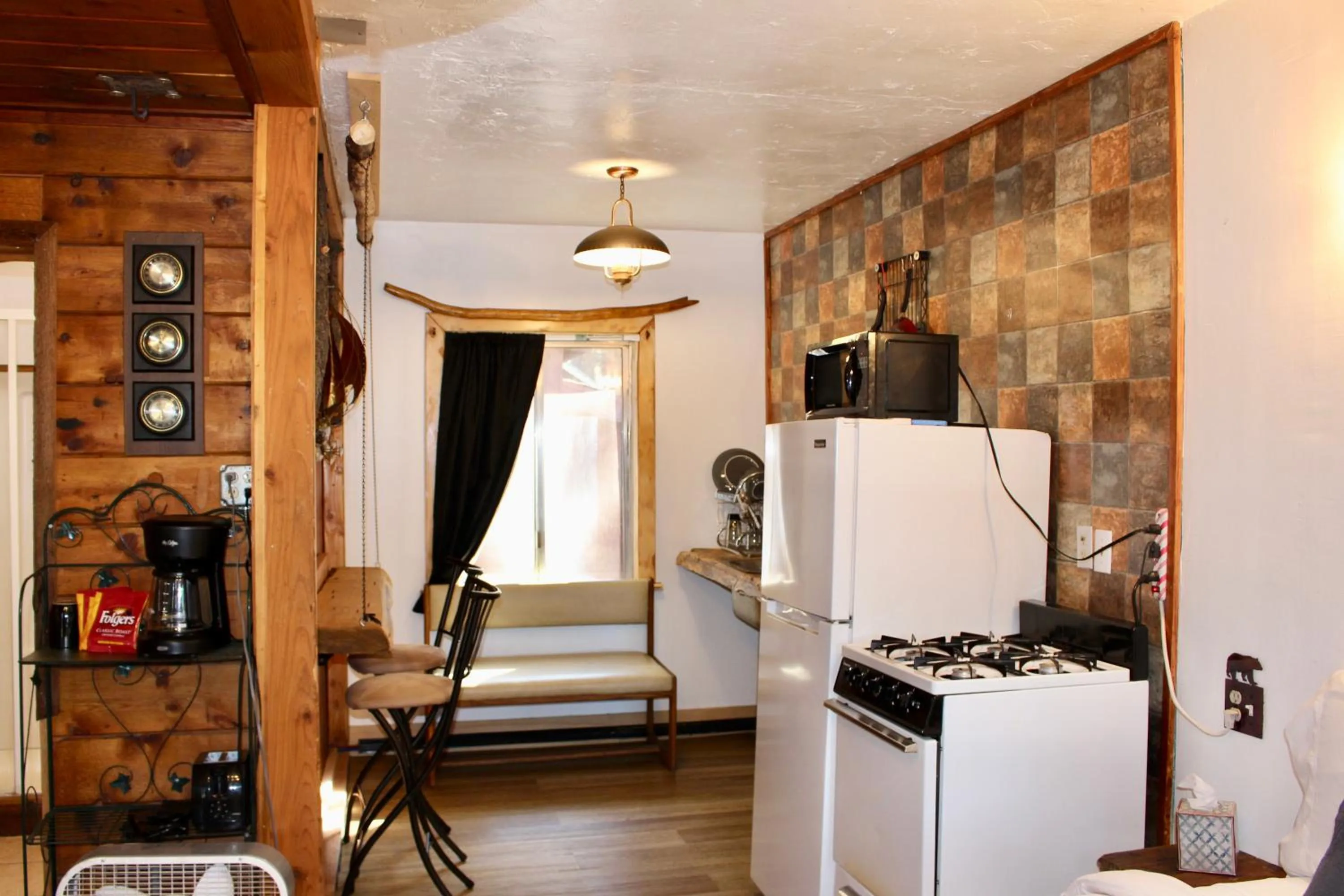 Kitchen or kitchenette in Boulder Bay Cottages