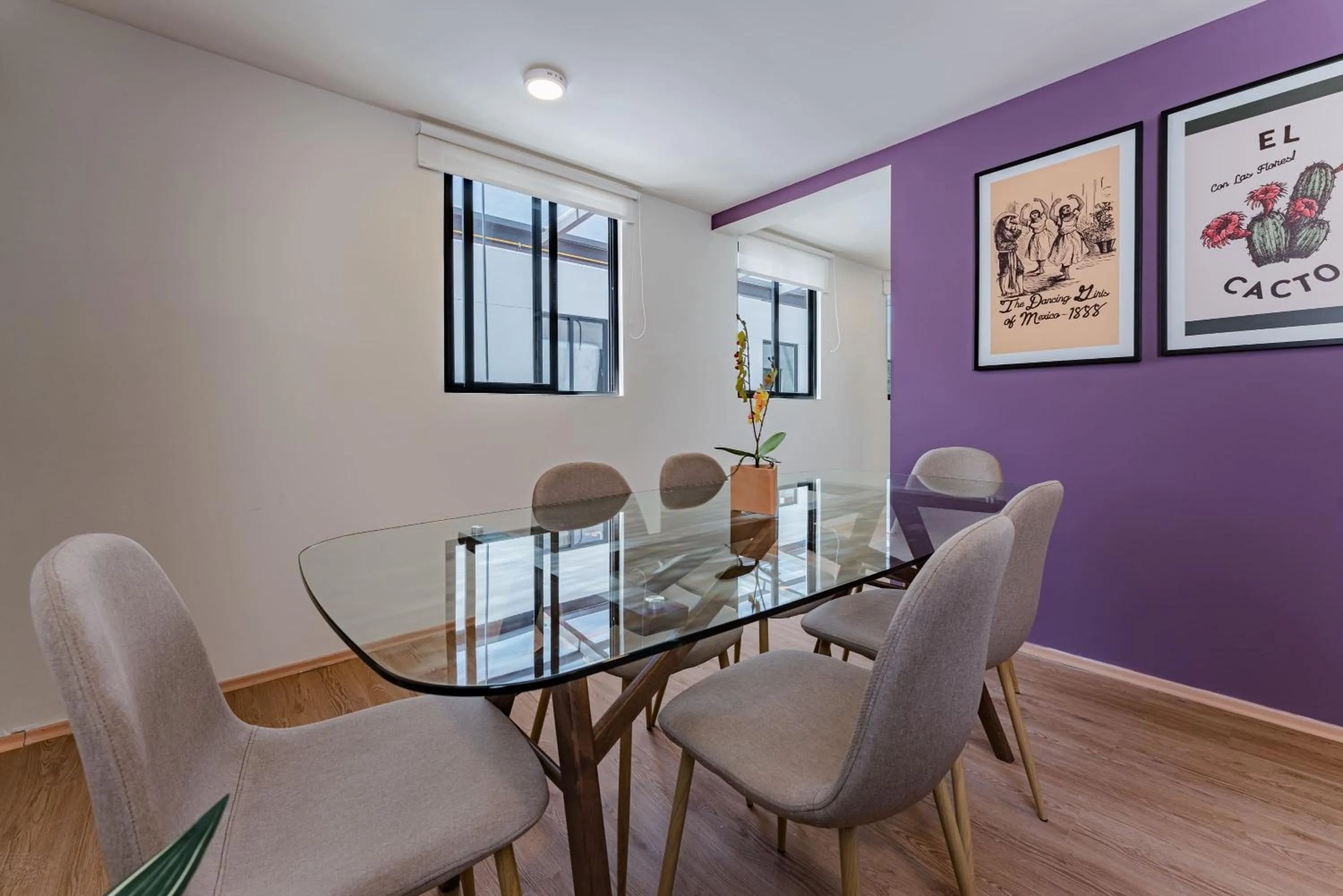 Dining area in Mariano Escobedo Apartments by VH