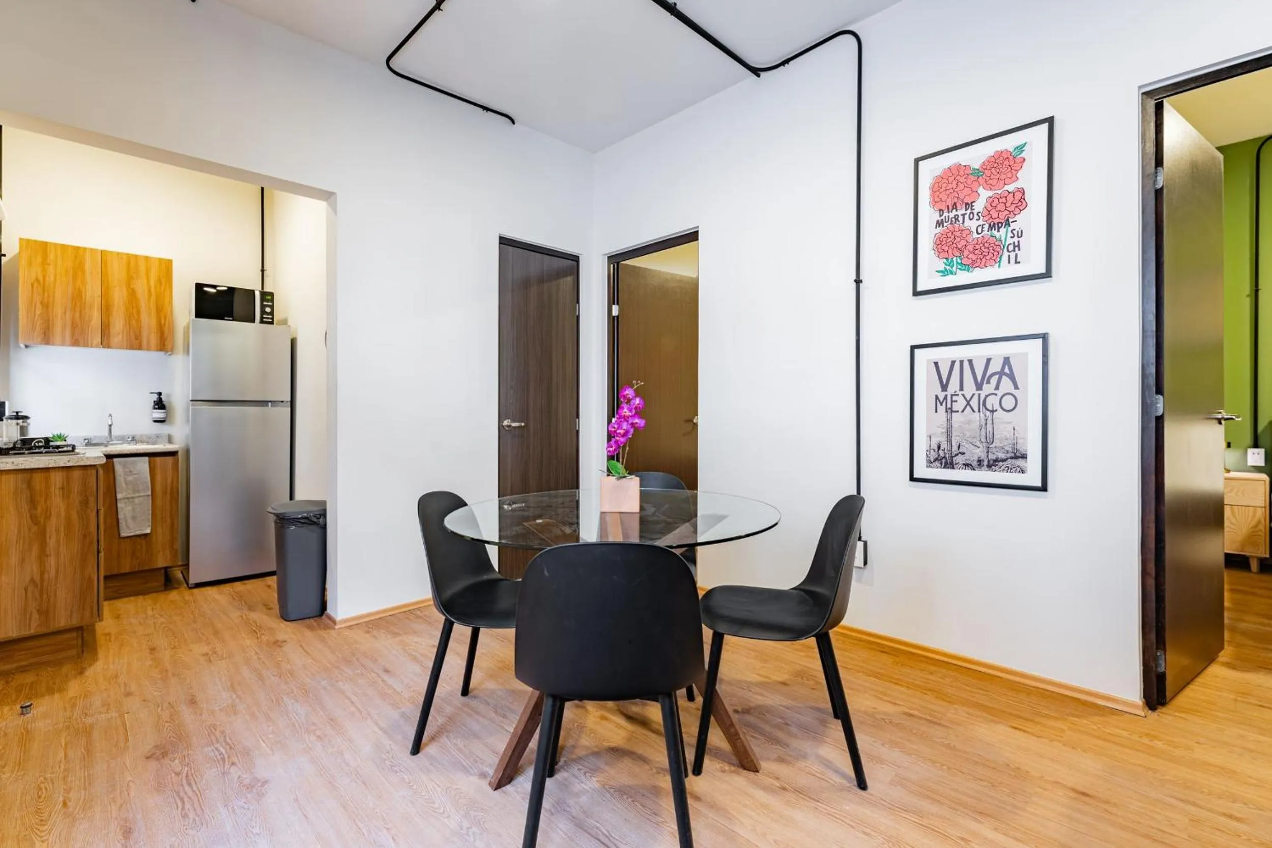 Dining area in Mariano Escobedo Apartments by VH