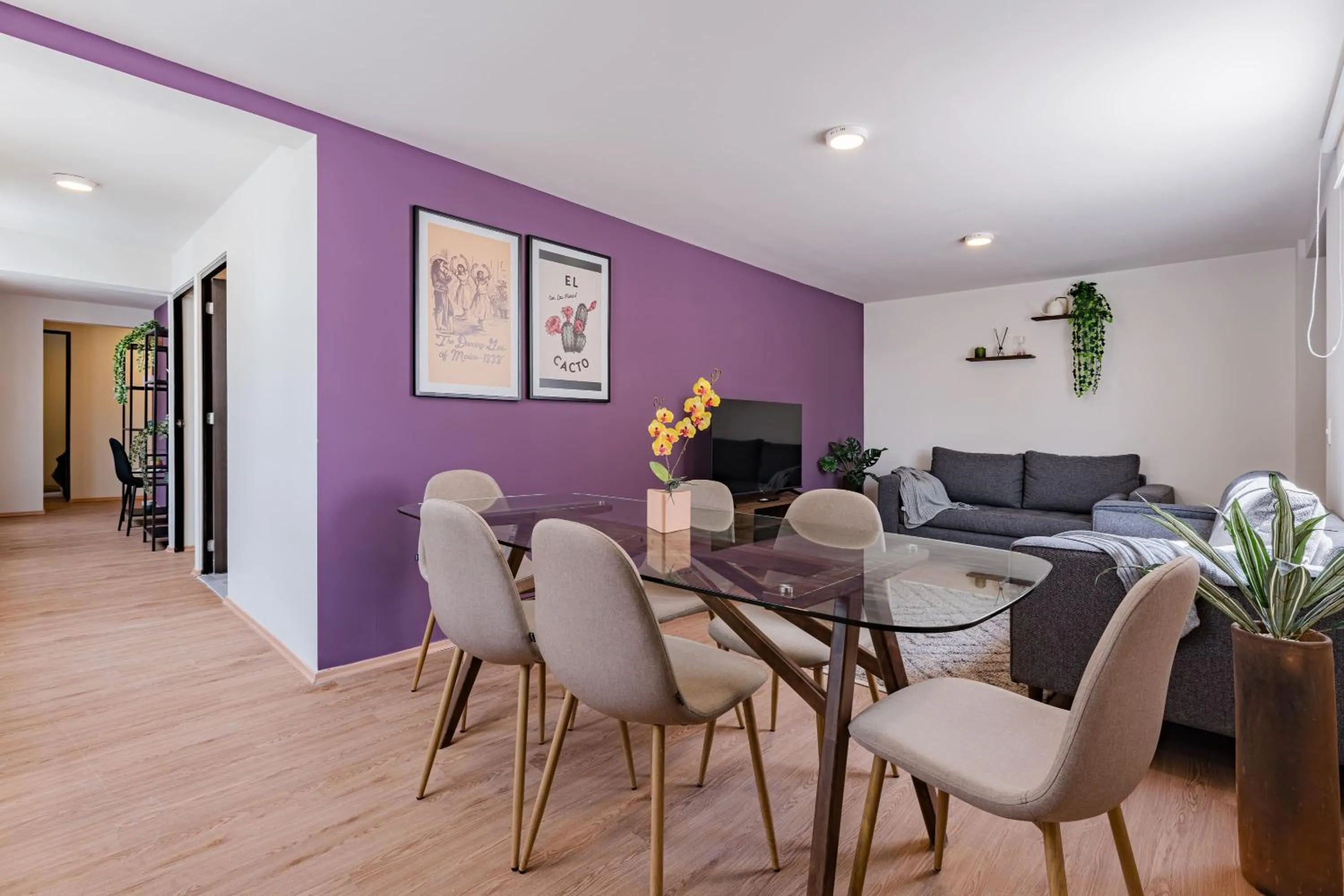 Dining area in Mariano Escobedo Apartments by VH