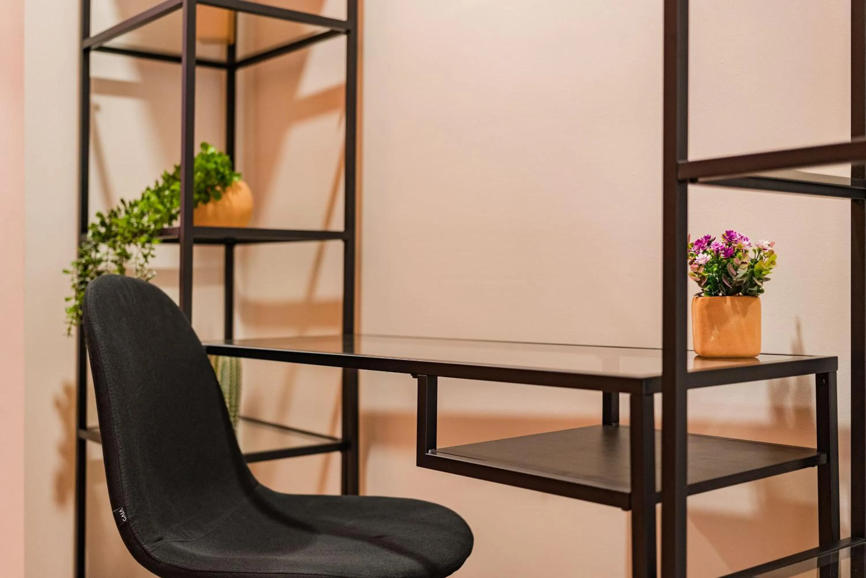 Seating area in Mariano Escobedo Apartments by VH