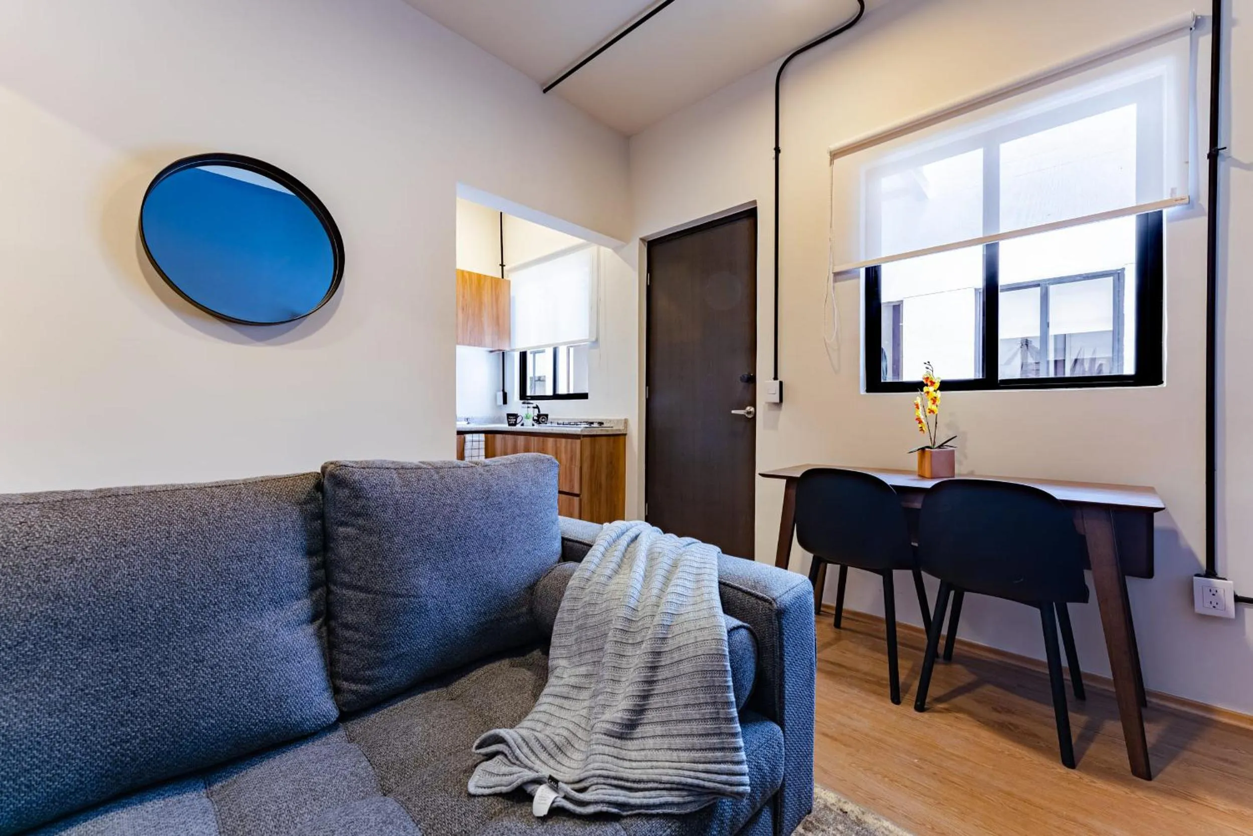 Dining area in Mariano Escobedo Apartments by VH