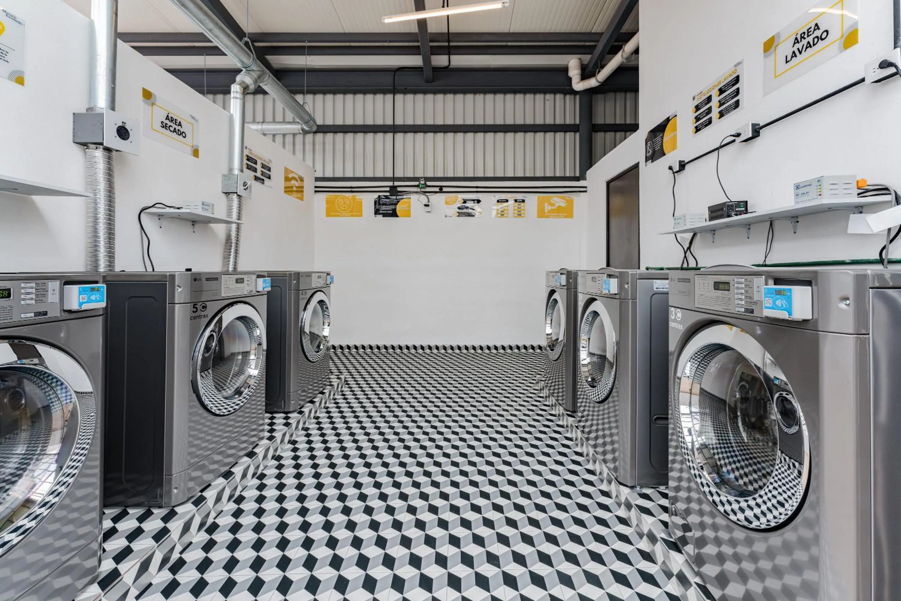 laundry in Mariano Escobedo Apartments by VH