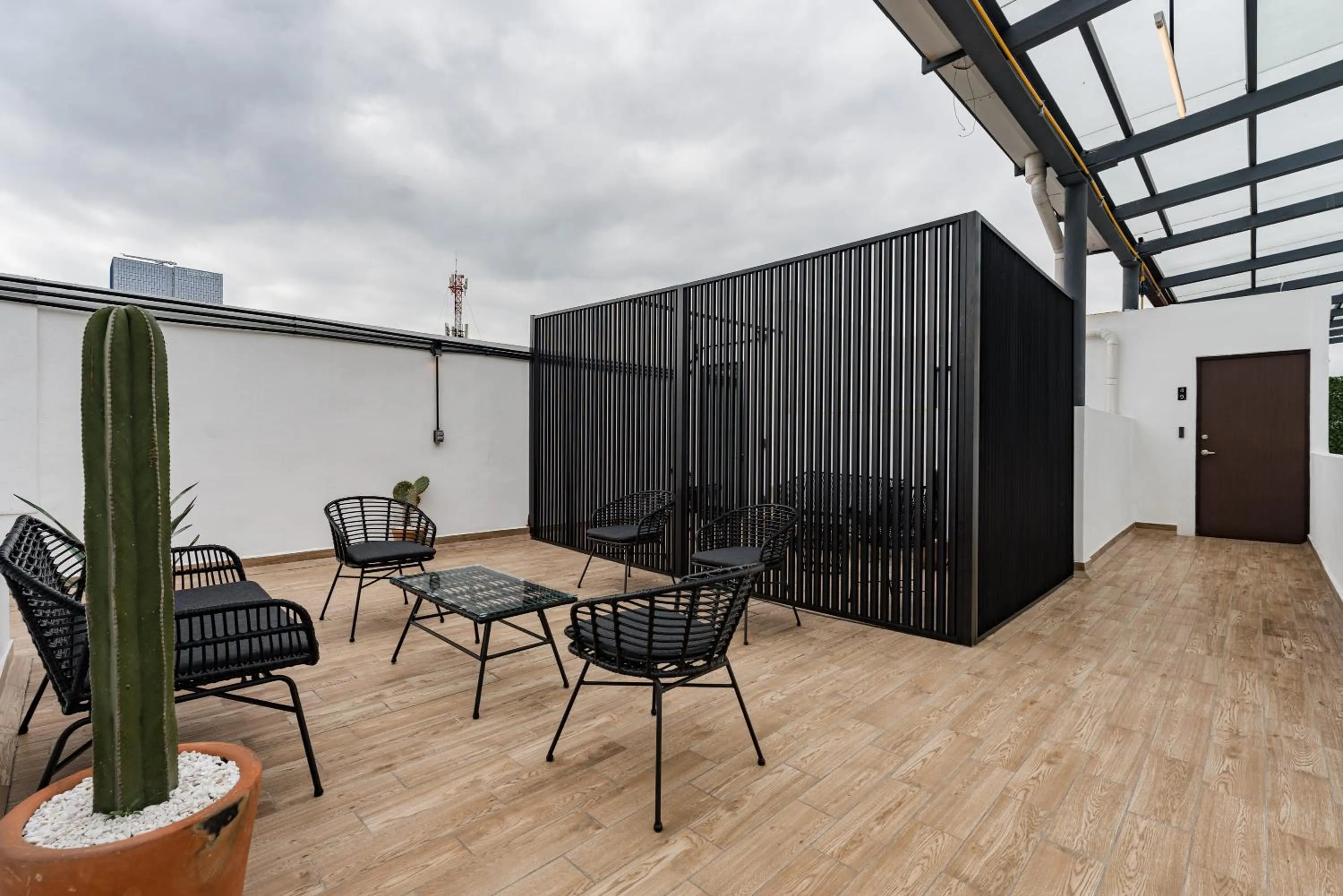 Balcony/Terrace in Mariano Escobedo Apartments by VH