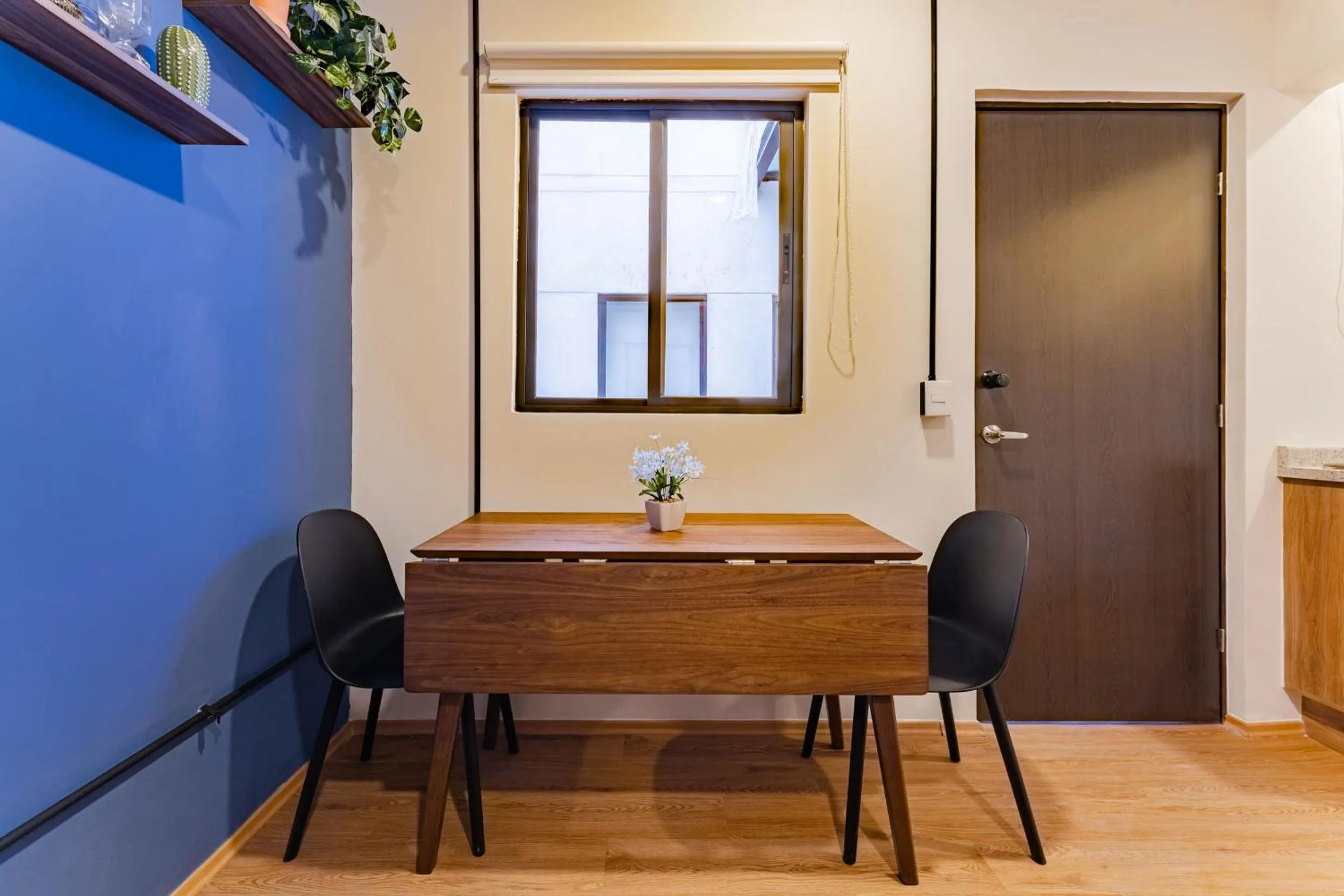 Dining area in Mariano Escobedo Apartments by VH