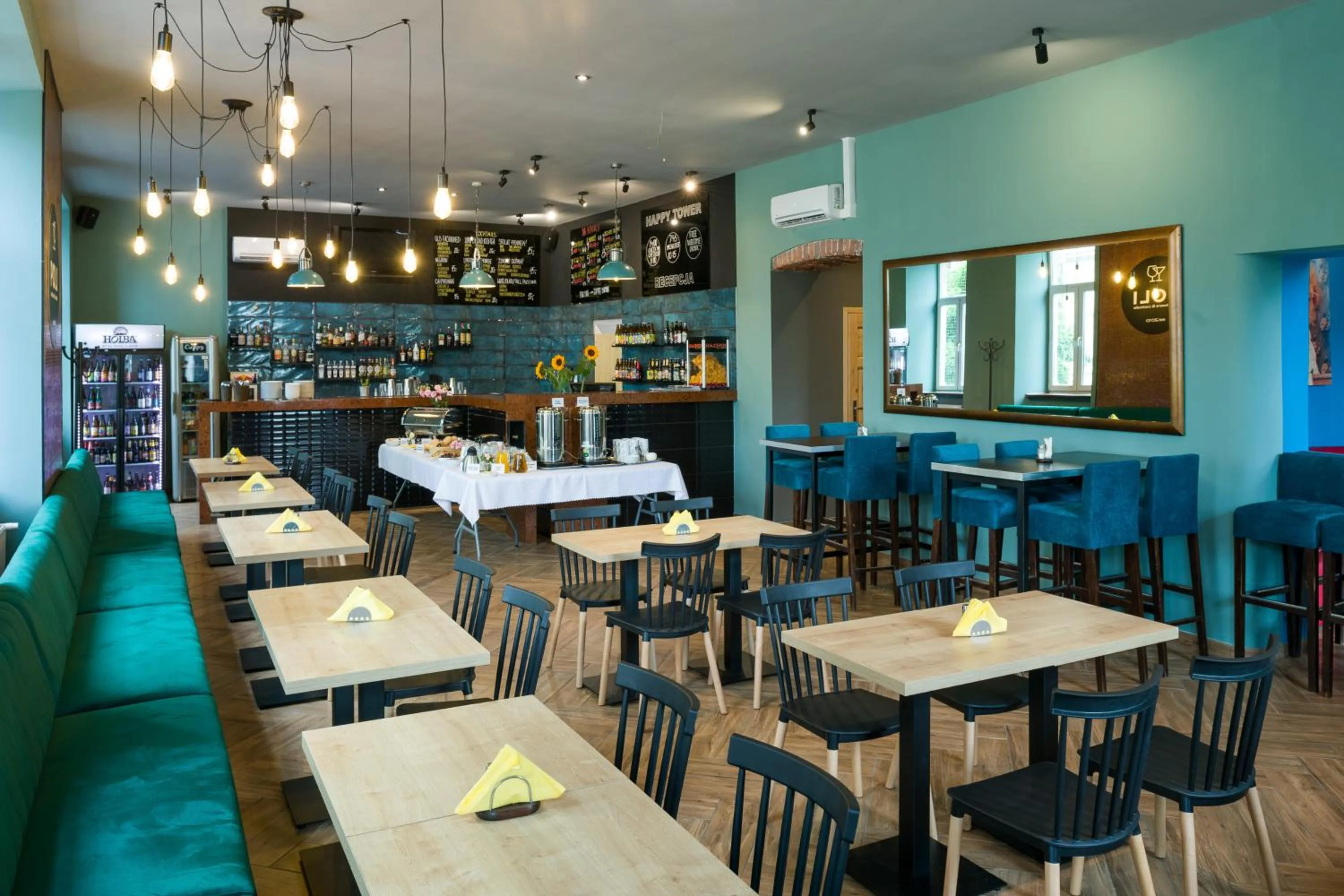 Restaurant/places to eat in Happy Tower